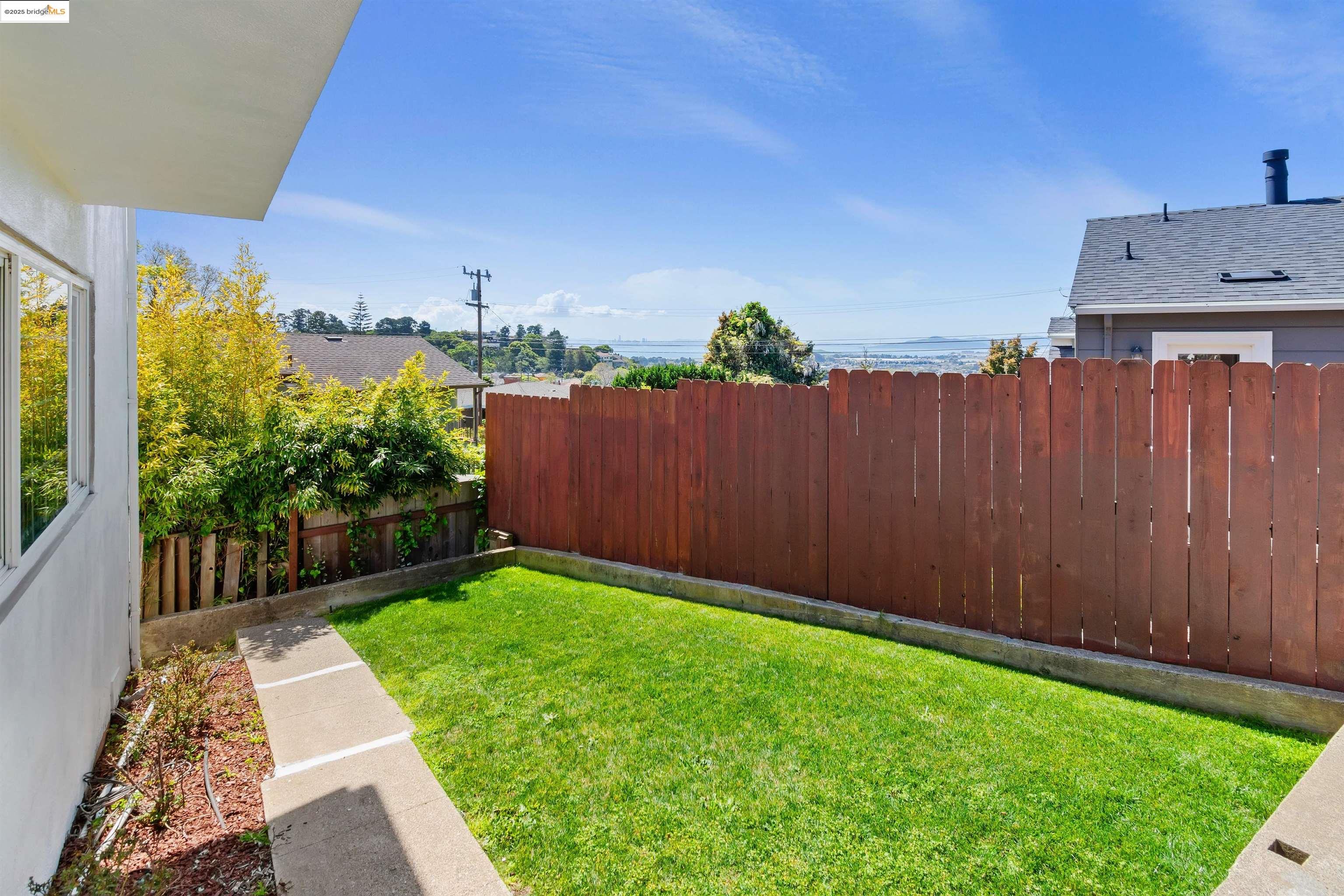 Detail Gallery Image 21 of 22 For 2509 Tulare Ave, El Cerrito,  CA 94530 - 3 Beds | 2/1 Baths