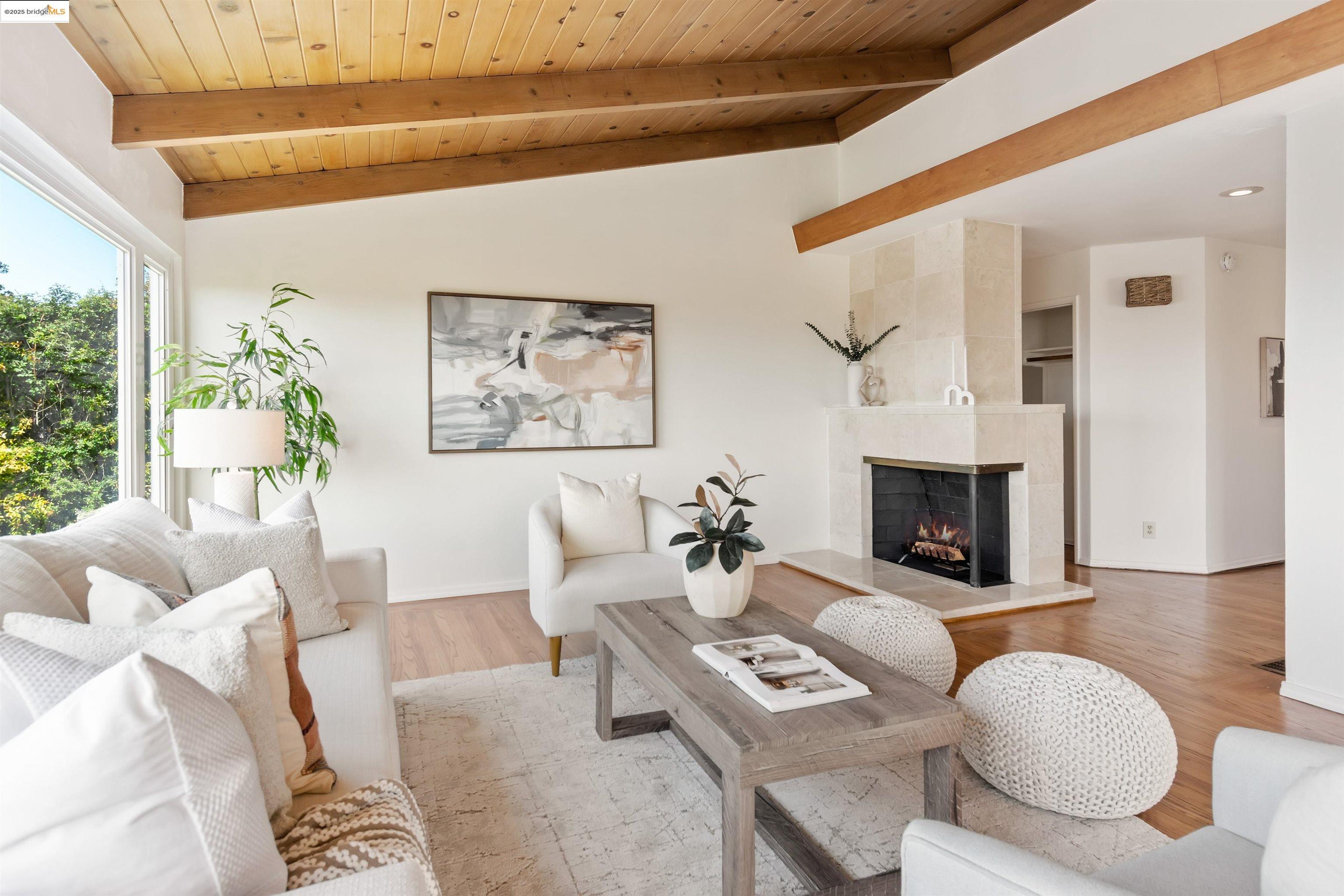 Detail Gallery Image 6 of 22 For 2509 Tulare Ave, El Cerrito,  CA 94530 - 3 Beds | 2/1 Baths