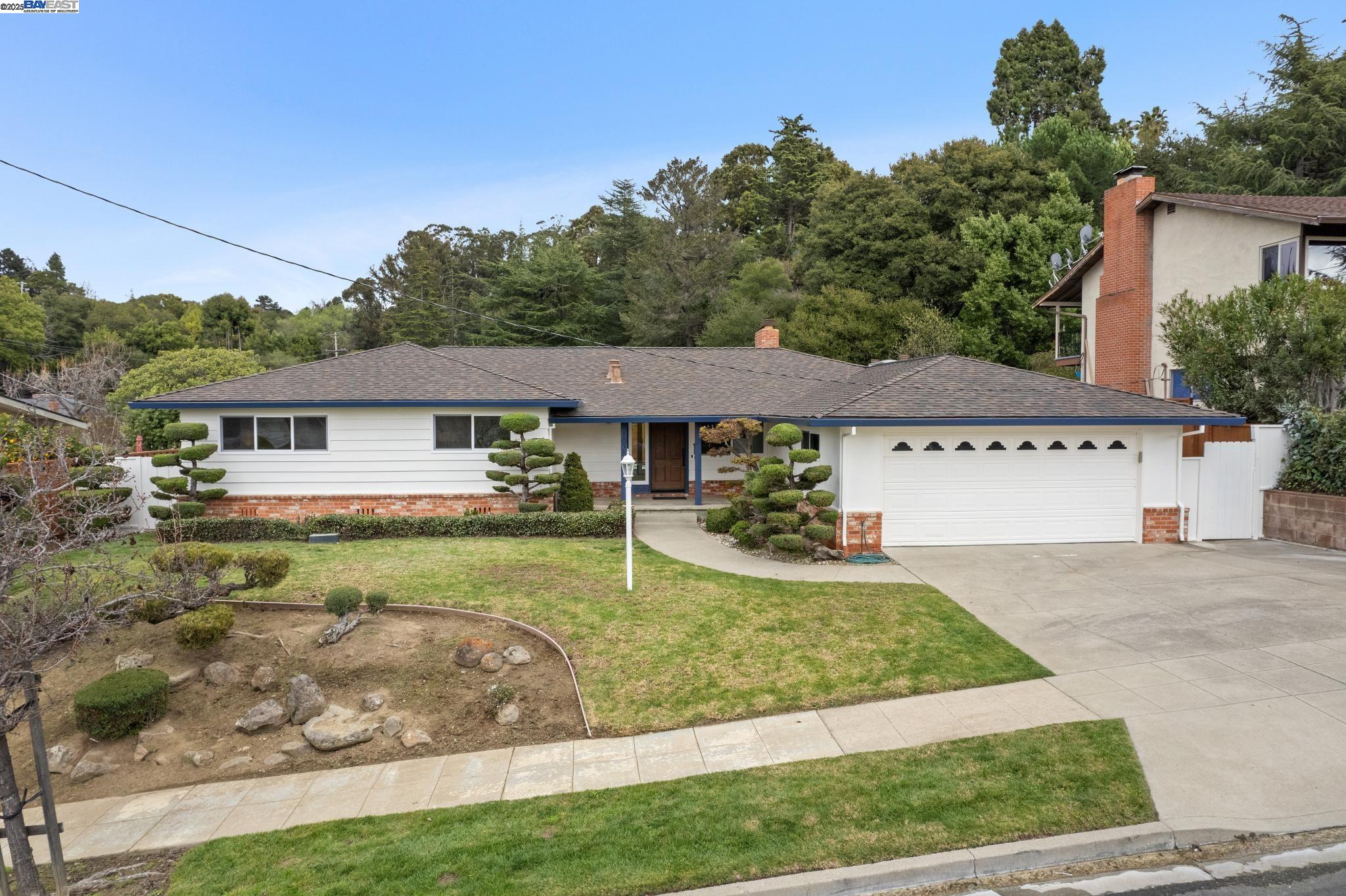 Detail Gallery Image 1 of 1 For 1038 Palisade St, Hayward,  CA 94542 - 4 Beds | 2 Baths