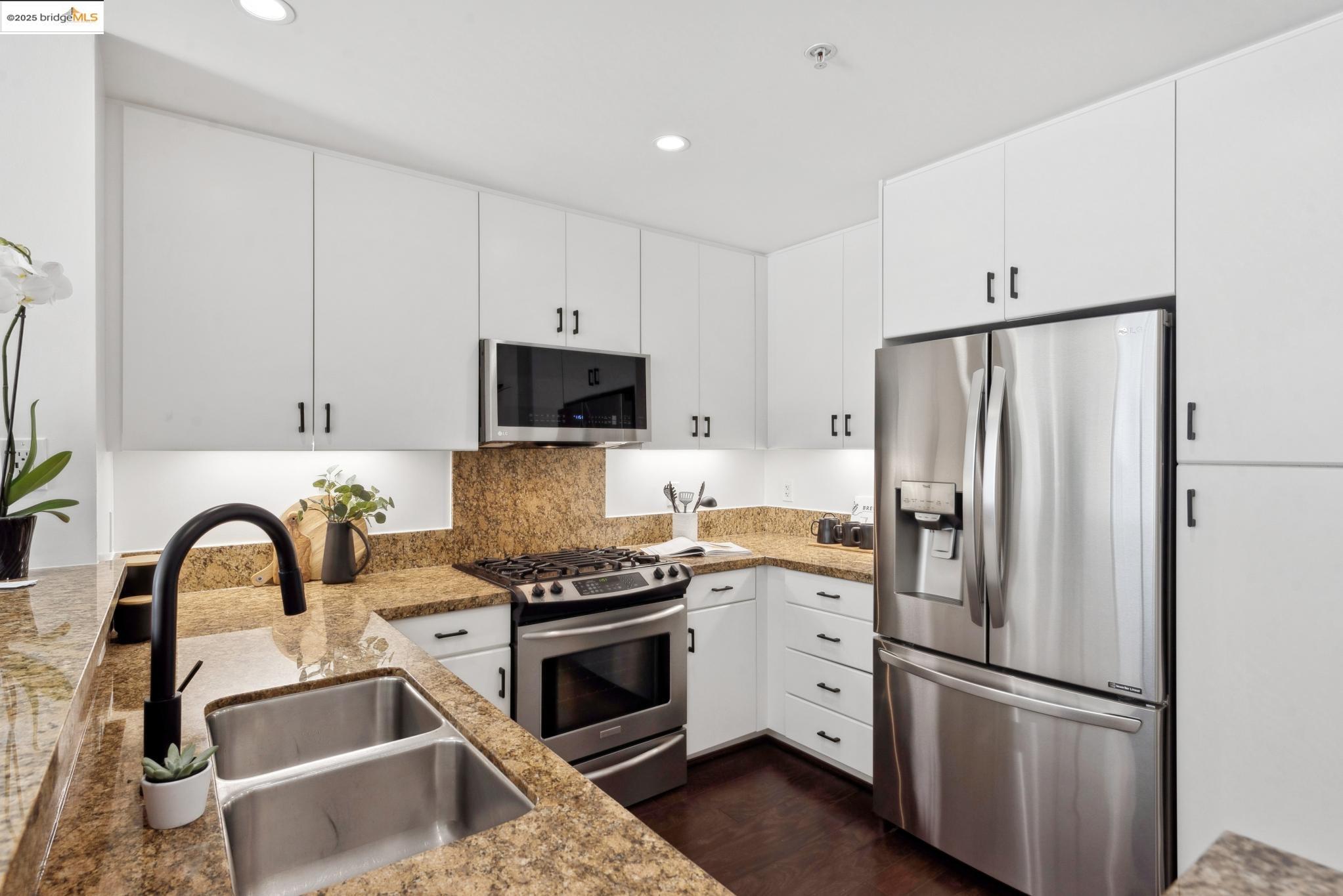 438 W Grand Ave # 717, Oakland, California 94612, 1 Bedroom Bedrooms, 4 Rooms Rooms,1 BathroomBathrooms,Residential,For Sale,438 W Grand Ave # 717,41087984