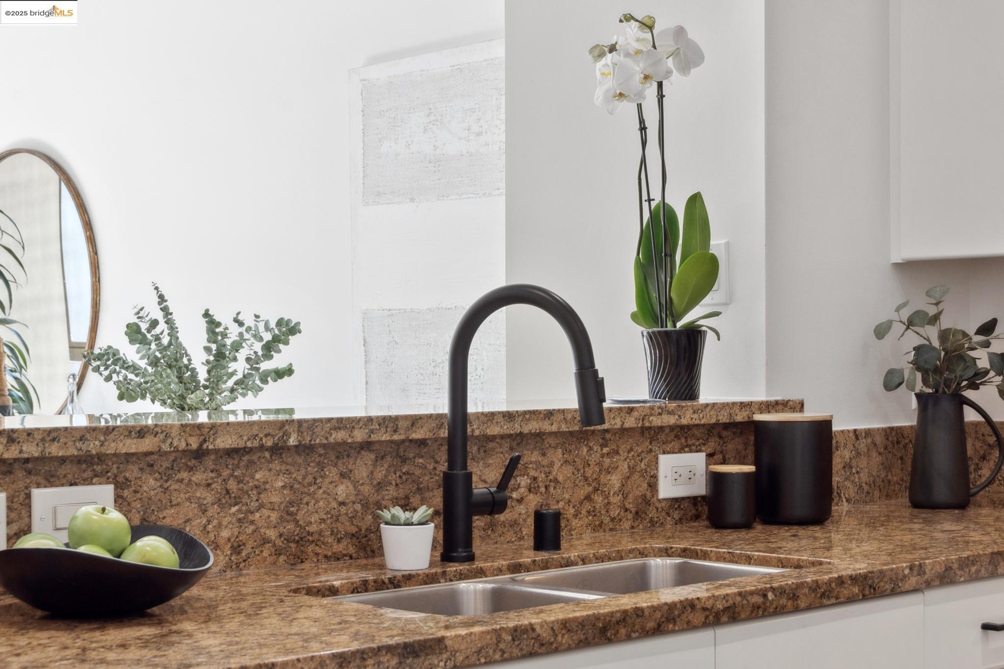 438 W Grand Ave # 717, Oakland, California 94612, 1 Bedroom Bedrooms, 4 Rooms Rooms,1 BathroomBathrooms,Residential,For Sale,438 W Grand Ave # 717,41087984