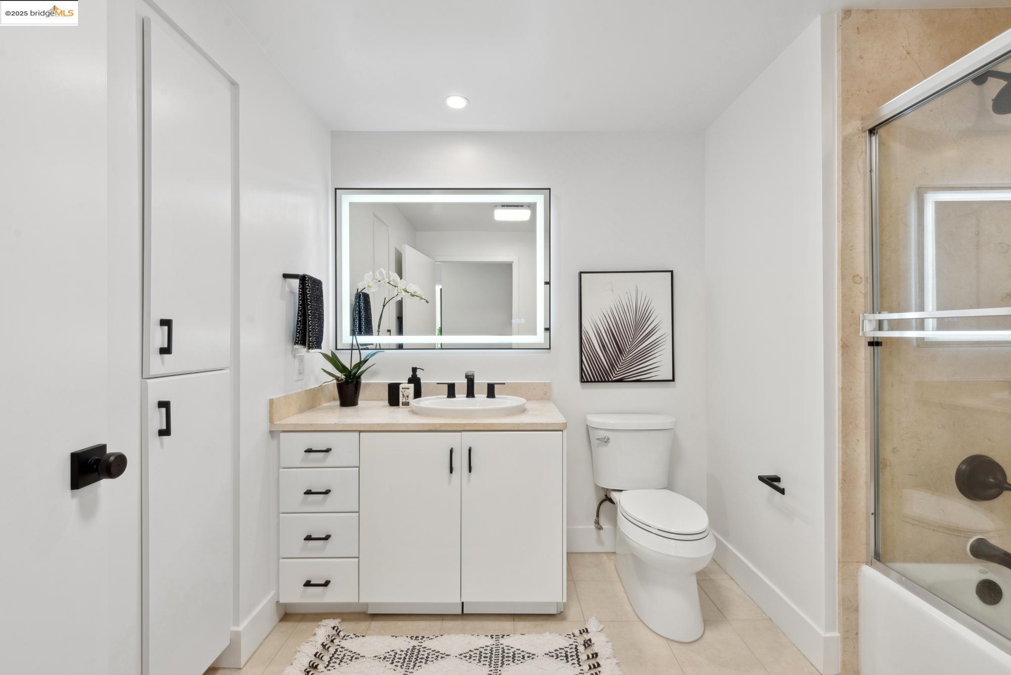 438 W Grand Ave # 717, Oakland, California 94612, 1 Bedroom Bedrooms, 4 Rooms Rooms,1 BathroomBathrooms,Residential,For Sale,438 W Grand Ave # 717,41087984