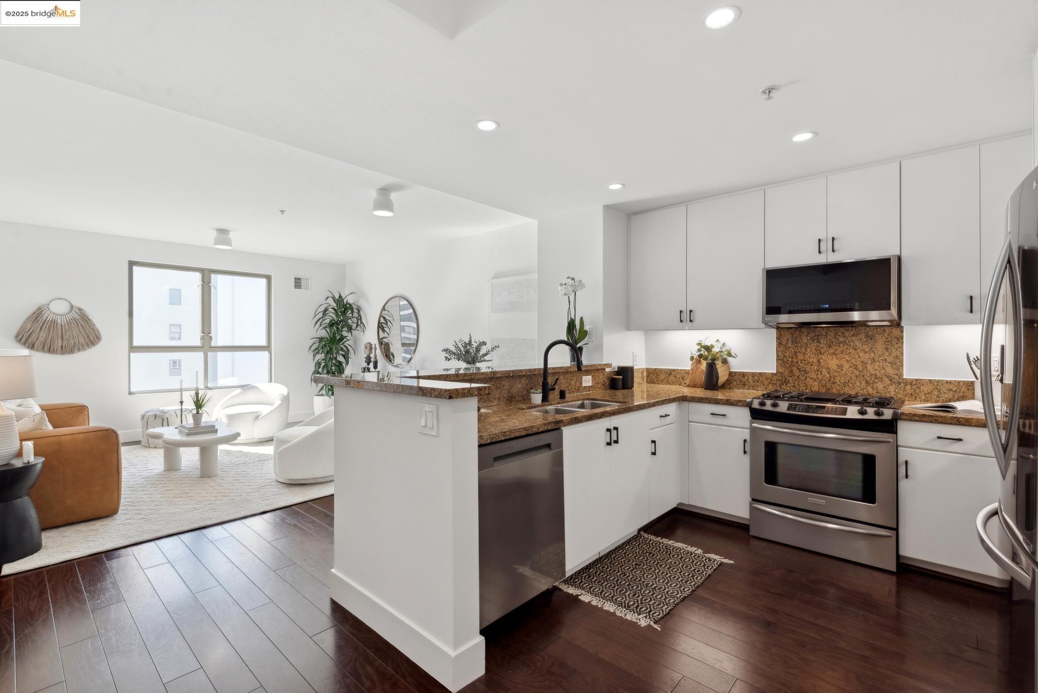 438 W Grand Ave # 717, Oakland, California 94612, 1 Bedroom Bedrooms, 4 Rooms Rooms,1 BathroomBathrooms,Residential,For Sale,438 W Grand Ave # 717,41087984