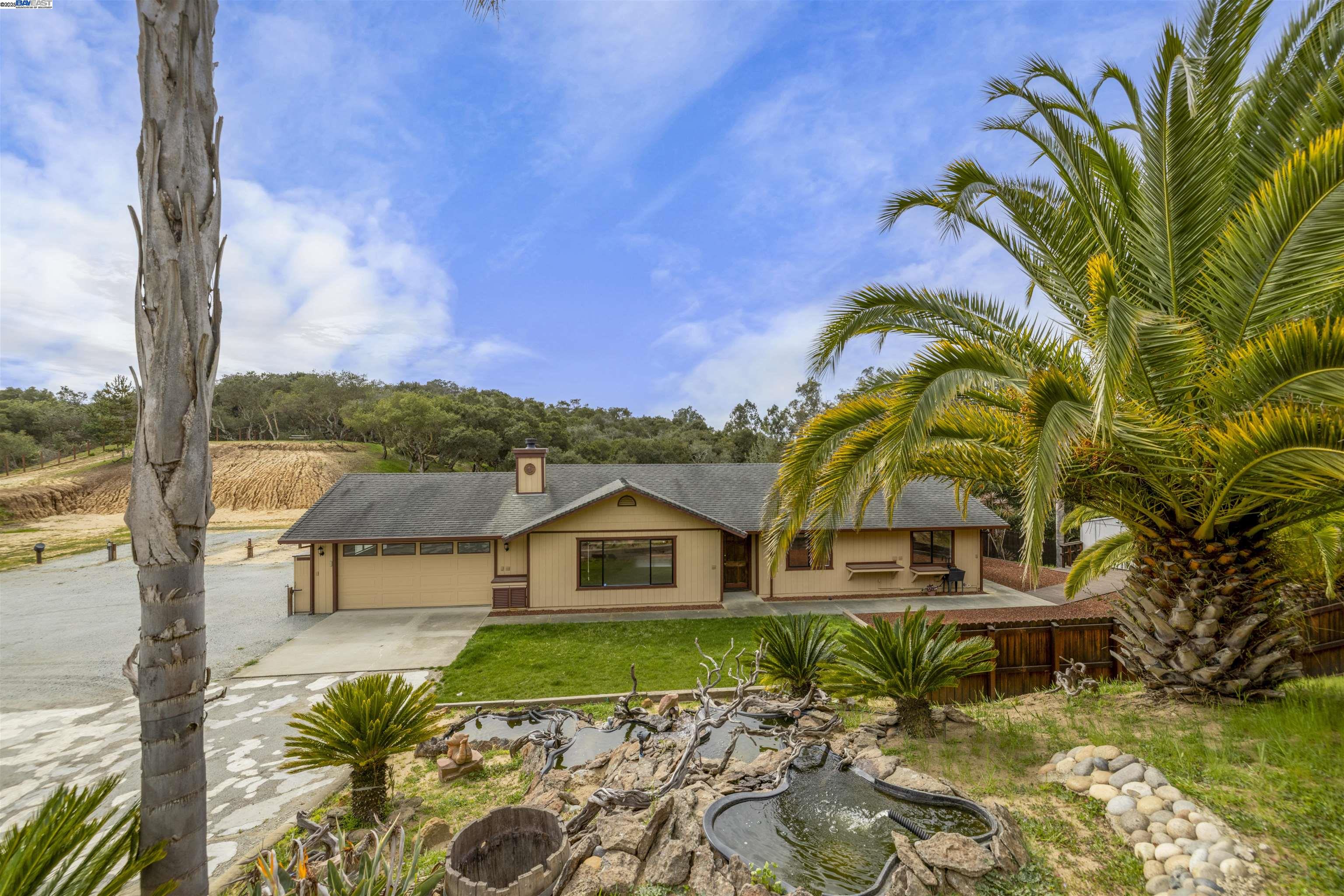 Detail Gallery Image 1 of 44 For 6739 Leon Dr, Salinas,  CA 93907 - 3 Beds | 2 Baths