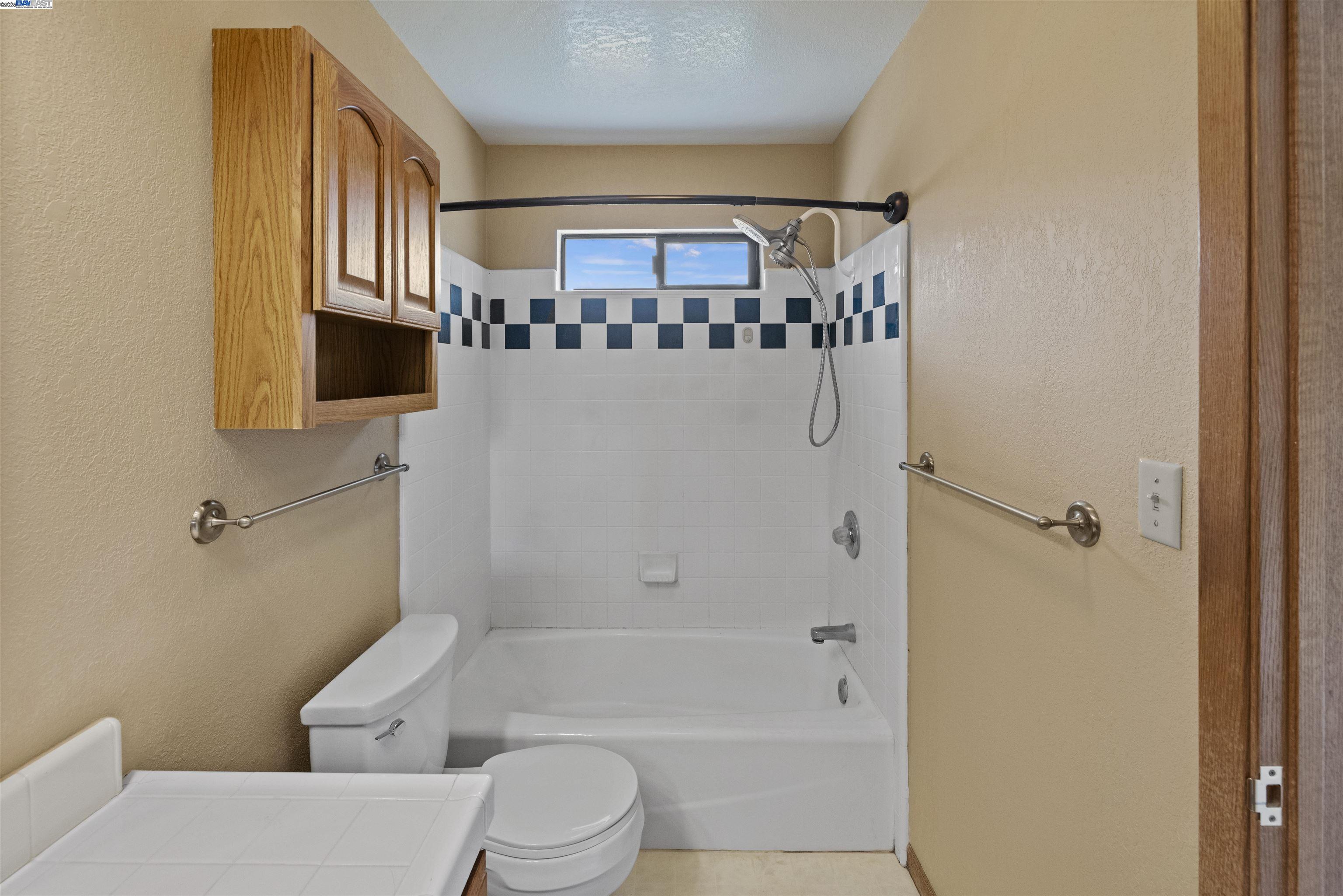 Detail Gallery Image 14 of 44 For 6739 Leon Dr, Salinas,  CA 93907 - 3 Beds | 2 Baths