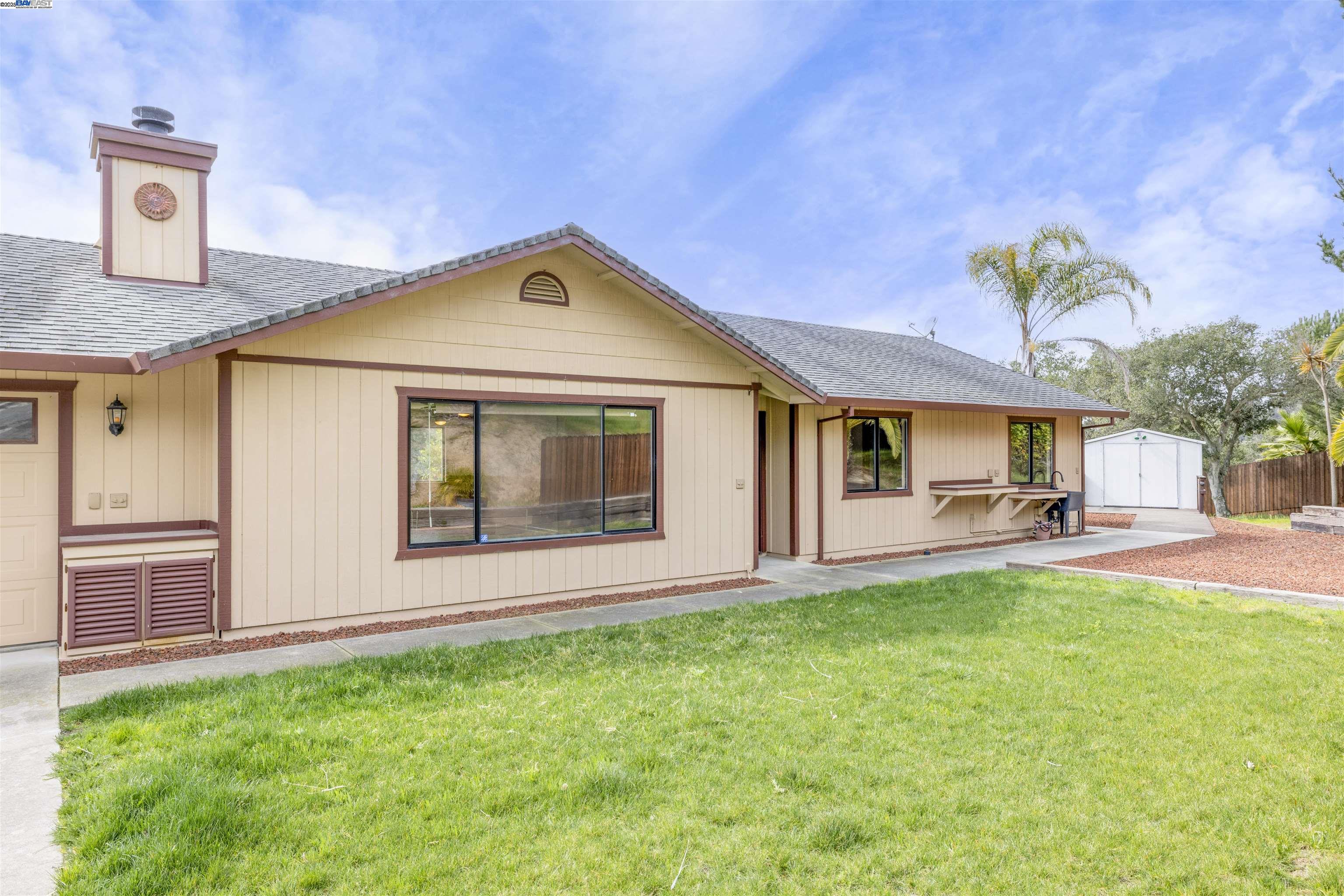 Detail Gallery Image 3 of 44 For 6739 Leon Dr, Salinas,  CA 93907 - 3 Beds | 2 Baths