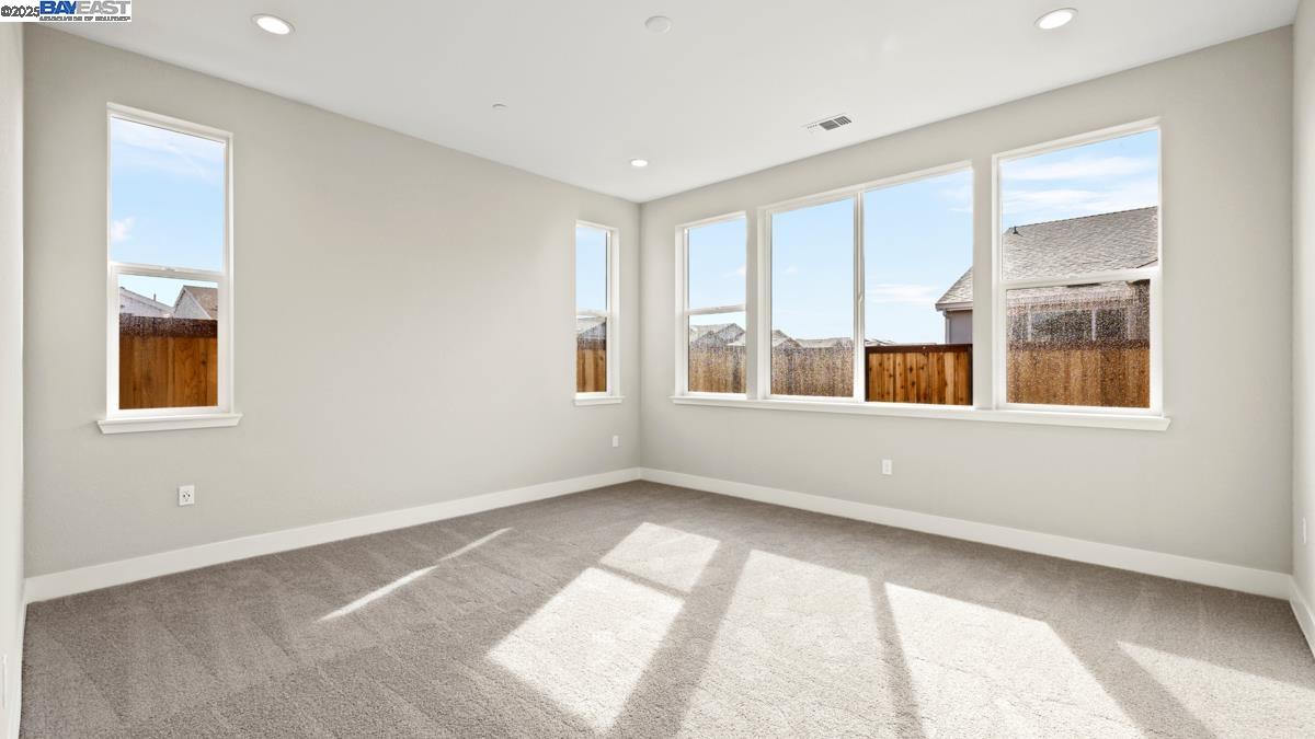 Detail Gallery Image 14 of 29 For 1084 Kestrel Street, Manteca,  CA 95336 - 2 Beds | 2/1 Baths