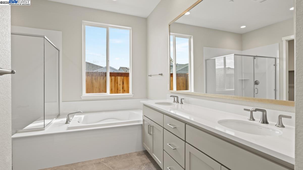 Detail Gallery Image 16 of 29 For 1084 Kestrel Street, Manteca,  CA 95336 - 2 Beds | 2/1 Baths