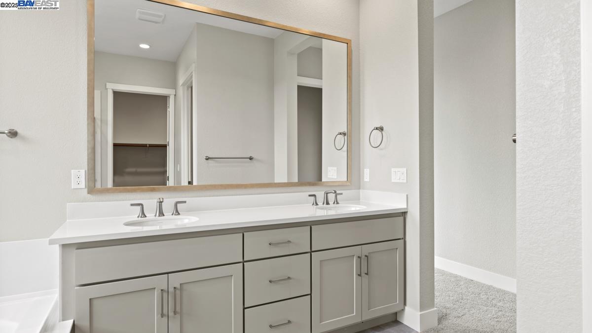 Detail Gallery Image 19 of 29 For 1084 Kestrel Street, Manteca,  CA 95336 - 2 Beds | 2/1 Baths