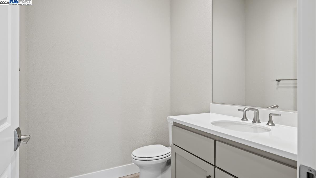 Detail Gallery Image 27 of 29 For 1084 Kestrel Street, Manteca,  CA 95336 - 2 Beds | 2/1 Baths