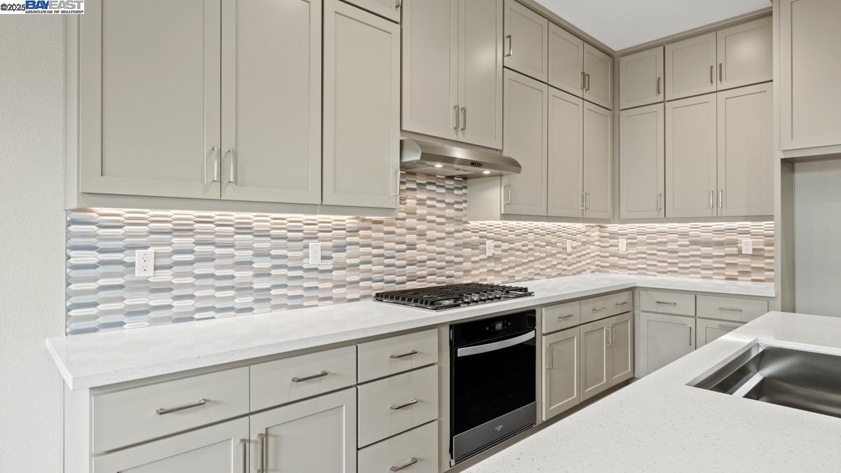 Detail Gallery Image 7 of 29 For 1084 Kestrel Street, Manteca,  CA 95336 - 2 Beds | 2/1 Baths