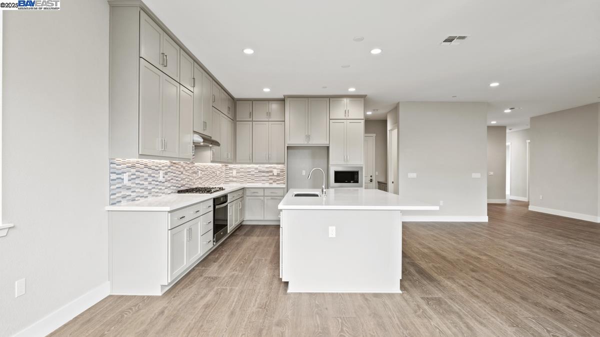 Detail Gallery Image 9 of 29 For 1084 Kestrel Street, Manteca,  CA 95336 - 2 Beds | 2/1 Baths