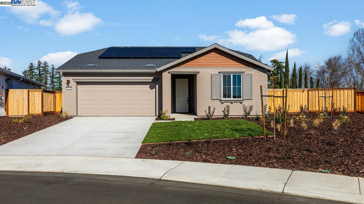 Detail Gallery Image 1 of 1 For 1095 Heathridge Street, Manteca,  CA 95336 - 2 Beds | 2 Baths