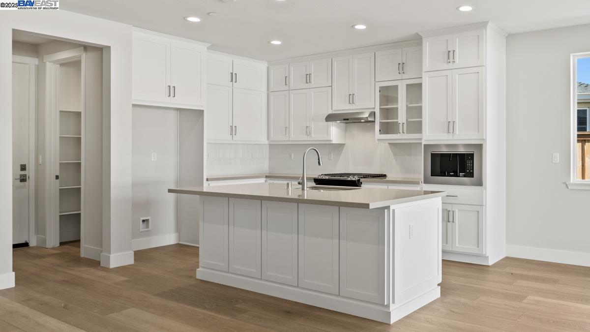 Detail Gallery Image 4 of 26 For 1095 Heathridge Street, Manteca,  CA 95336 - 2 Beds | 2 Baths