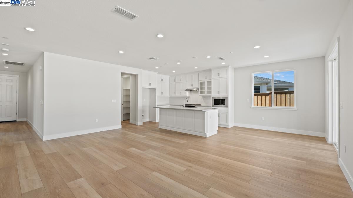 Detail Gallery Image 7 of 26 For 1095 Heathridge Street, Manteca,  CA 95336 - 2 Beds | 2 Baths