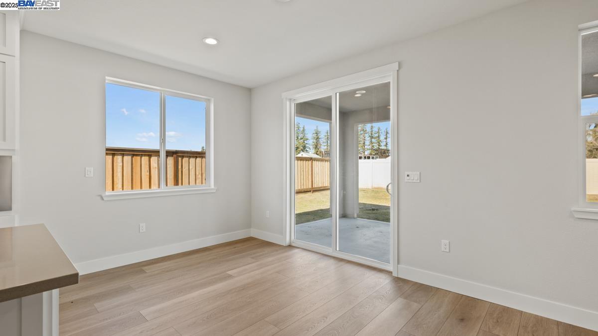 Detail Gallery Image 8 of 26 For 1095 Heathridge Street, Manteca,  CA 95336 - 2 Beds | 2 Baths