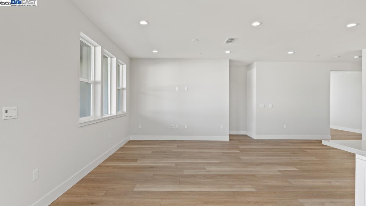 Detail Gallery Image 9 of 26 For 1095 Heathridge Street, Manteca,  CA 95336 - 2 Beds | 2 Baths