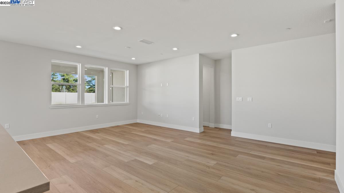 Detail Gallery Image 10 of 26 For 1095 Heathridge Street, Manteca,  CA 95336 - 2 Beds | 2 Baths