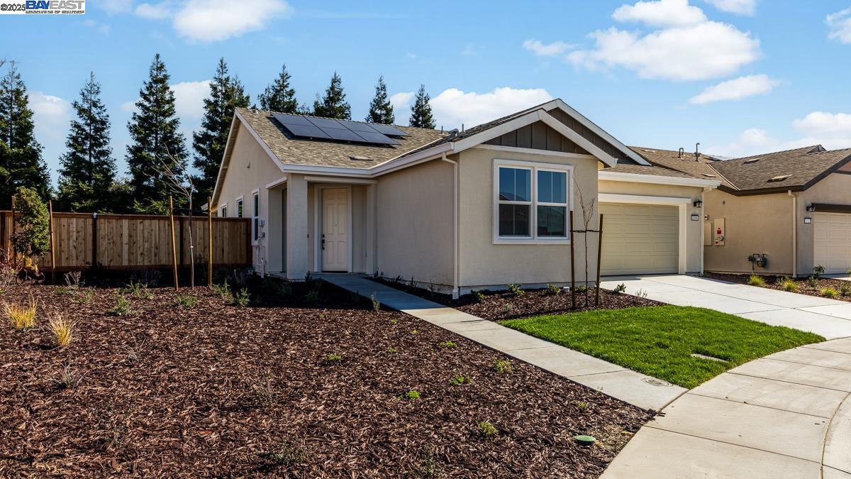 Detail Gallery Image 2 of 25 For 1396 Crescent Ave, Manteca,  CA 95336 - 2 Beds | 2 Baths