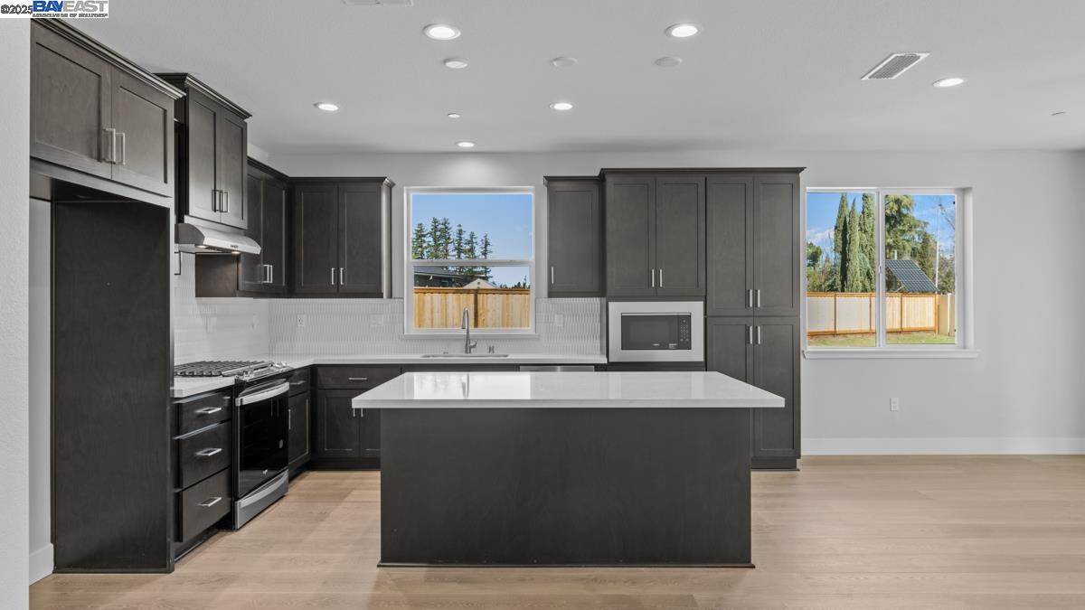 Detail Gallery Image 11 of 25 For 1396 Crescent Ave, Manteca,  CA 95336 - 2 Beds | 2 Baths