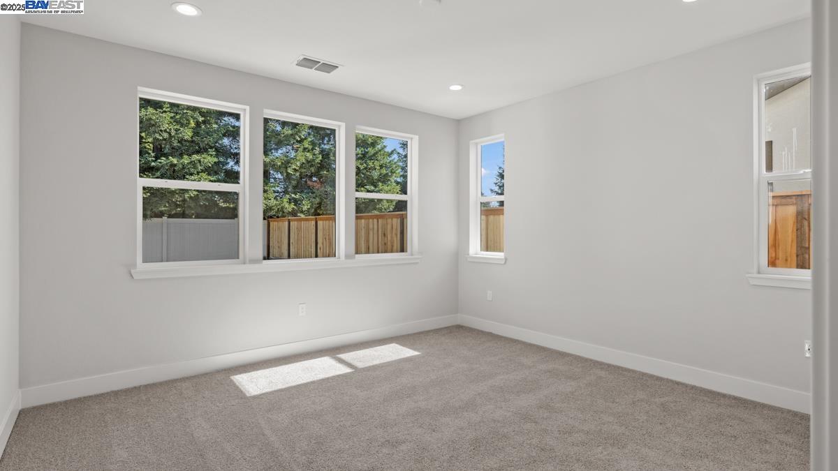 Detail Gallery Image 12 of 25 For 1396 Crescent Ave, Manteca,  CA 95336 - 2 Beds | 2 Baths