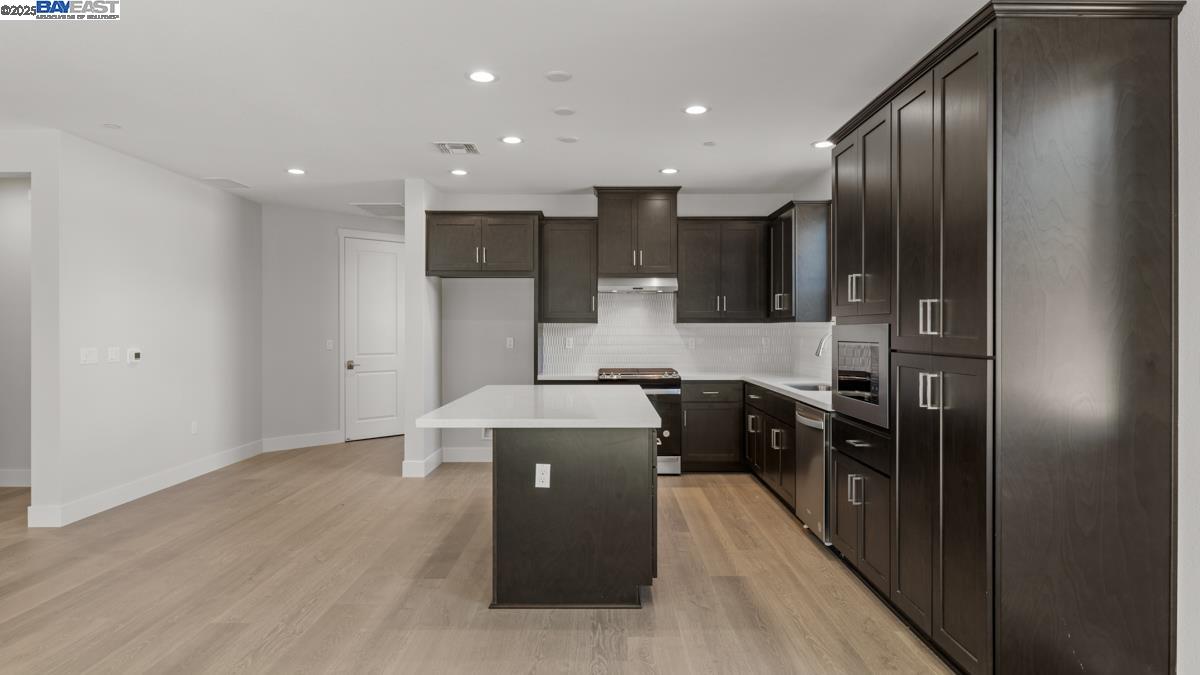 Detail Gallery Image 6 of 25 For 1396 Crescent Ave, Manteca,  CA 95336 - 2 Beds | 2 Baths
