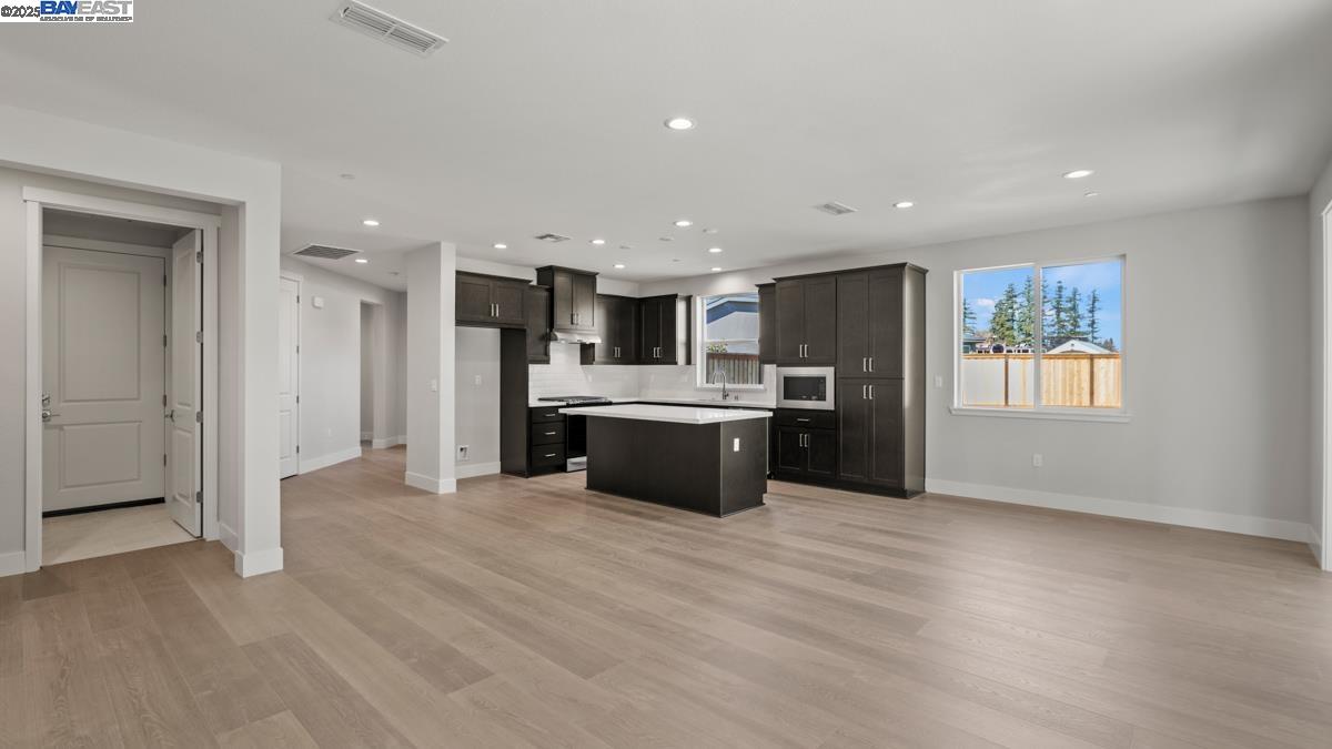 Detail Gallery Image 7 of 25 For 1396 Crescent Ave, Manteca,  CA 95336 - 2 Beds | 2 Baths