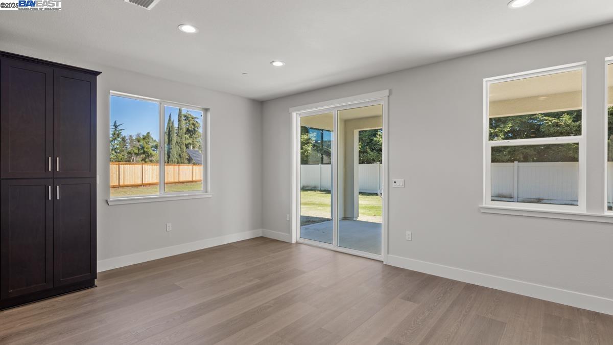 Detail Gallery Image 8 of 25 For 1396 Crescent Ave, Manteca,  CA 95336 - 2 Beds | 2 Baths