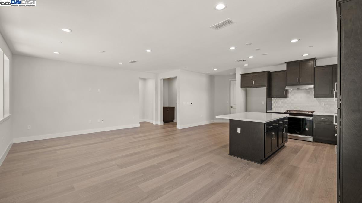 Detail Gallery Image 9 of 25 For 1396 Crescent Ave, Manteca,  CA 95336 - 2 Beds | 2 Baths