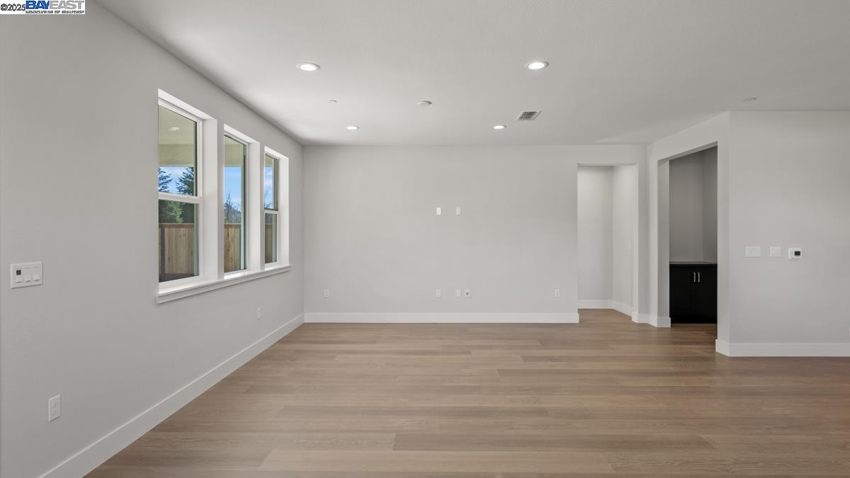Detail Gallery Image 10 of 25 For 1396 Crescent Ave, Manteca,  CA 95336 - 2 Beds | 2 Baths