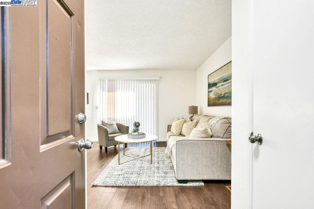 More Details about MLS # 41088030 : 2908 WINDING LN