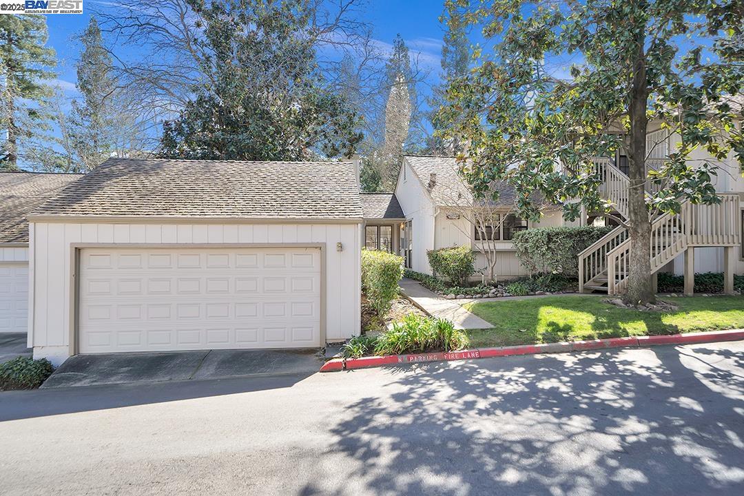 Detail Gallery Image 1 of 1 For 3901 Park Circle Ln a,  Carmichael,  CA 95608 - 2 Beds | 2 Baths