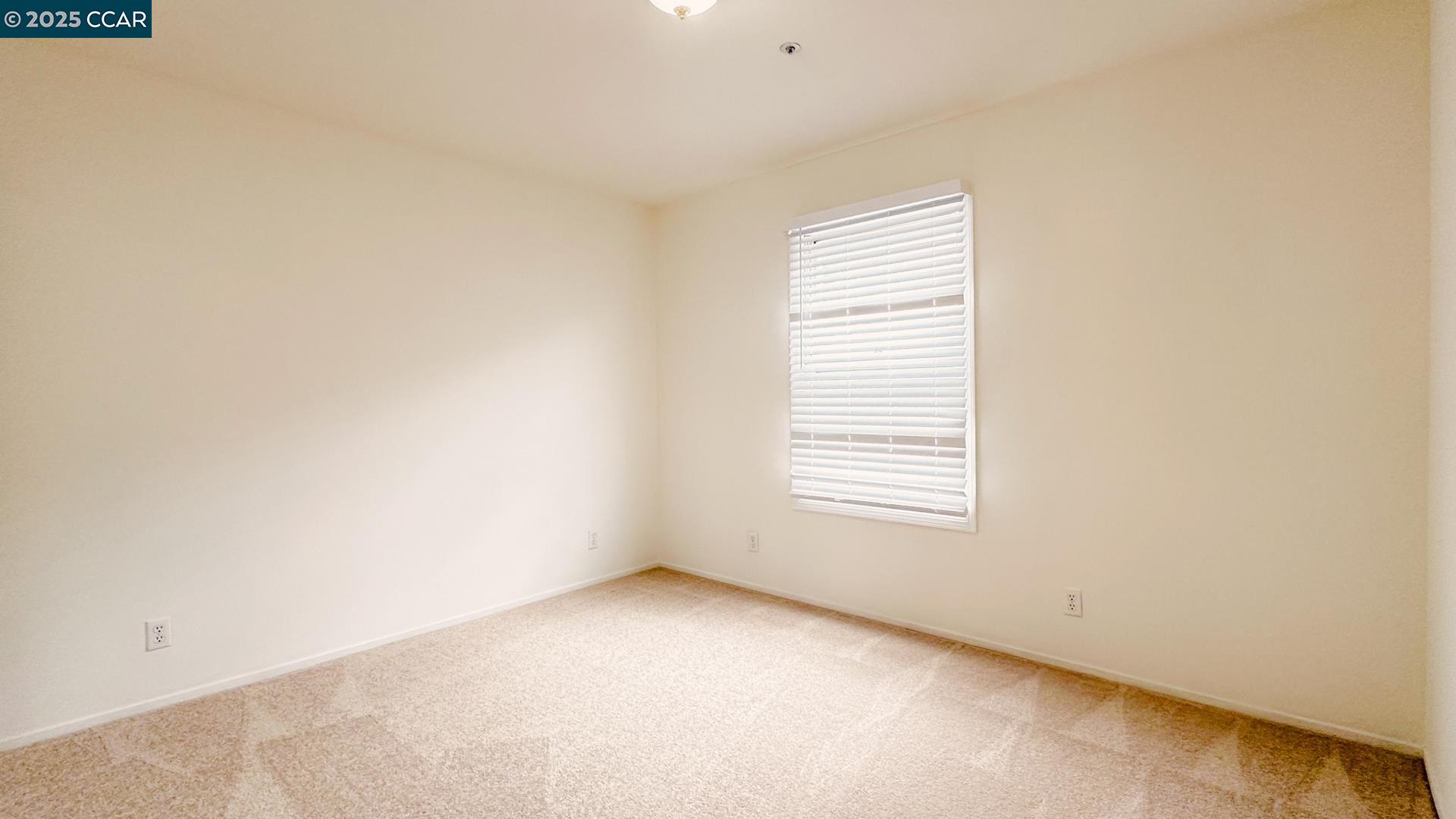 686 10Th St # 6, Oakland, California 94607, 3 Bedrooms Bedrooms, ,1 BathroomBathrooms,Residential,For Sale,686 10Th St # 6,41088045