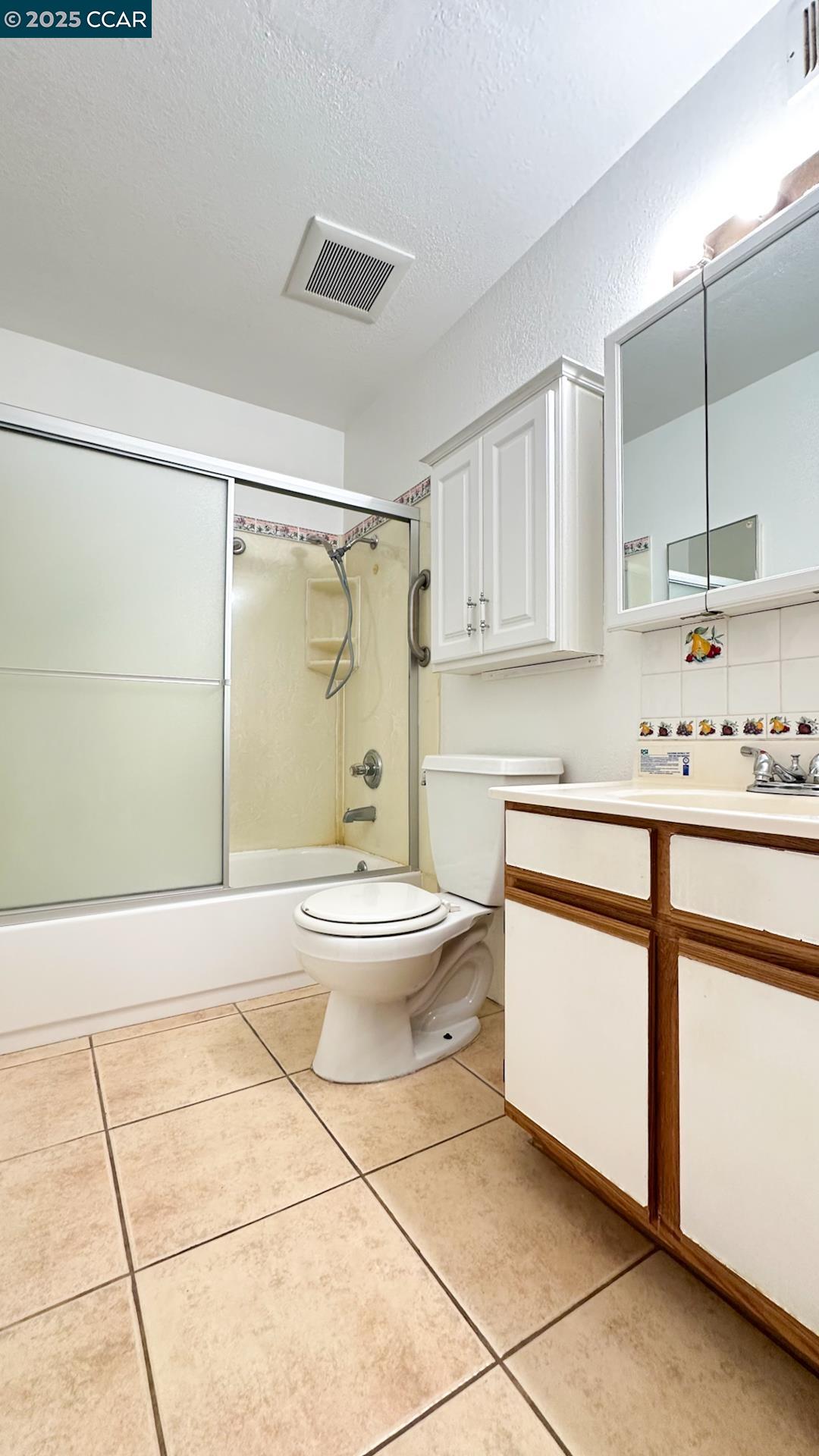 686 10Th St # 6, Oakland, California 94607, 3 Bedrooms Bedrooms, ,1 BathroomBathrooms,Residential,For Sale,686 10Th St # 6,41088045