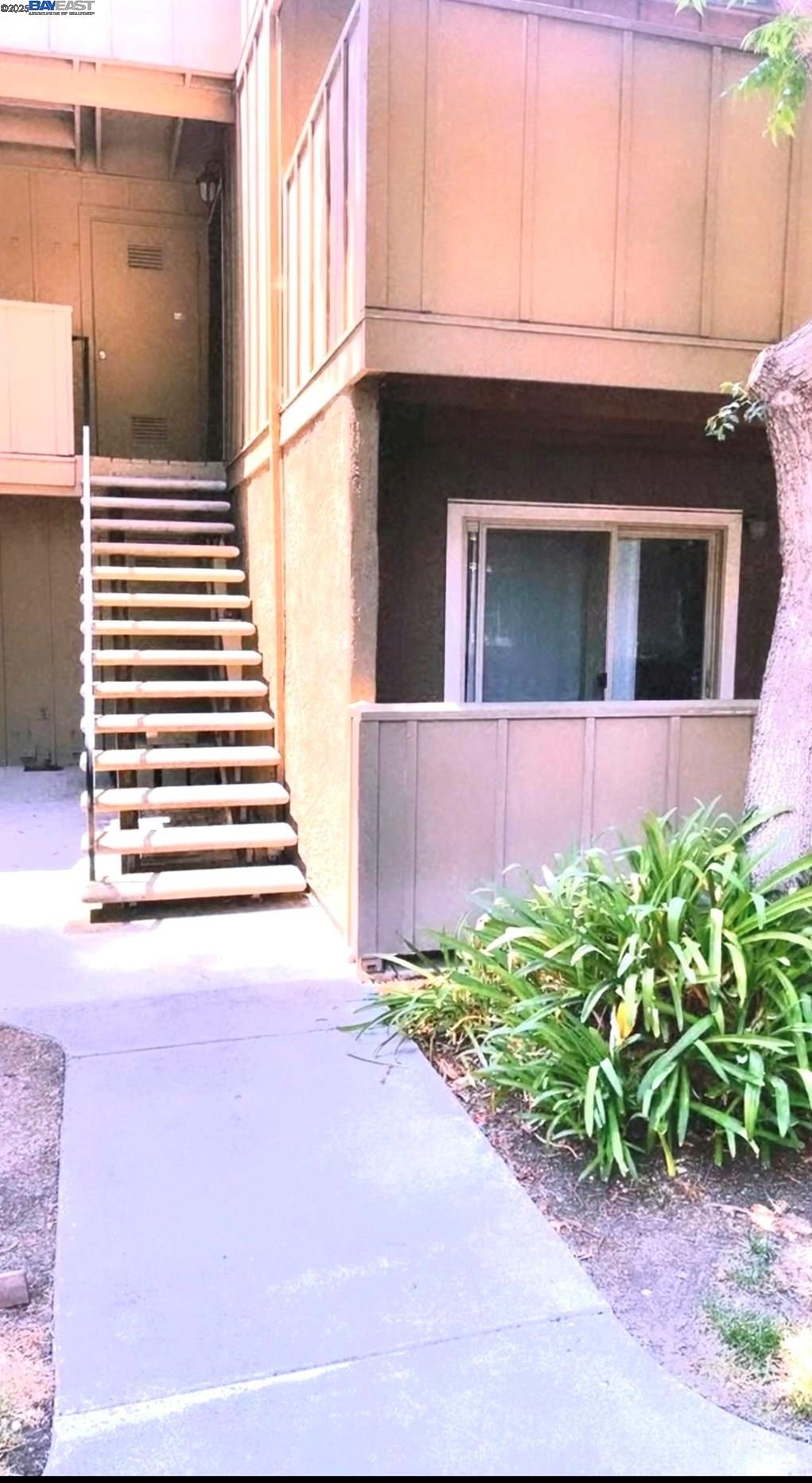 More Details about MLS # 41088047 : 1297 LAKEVIEW CIRCLE