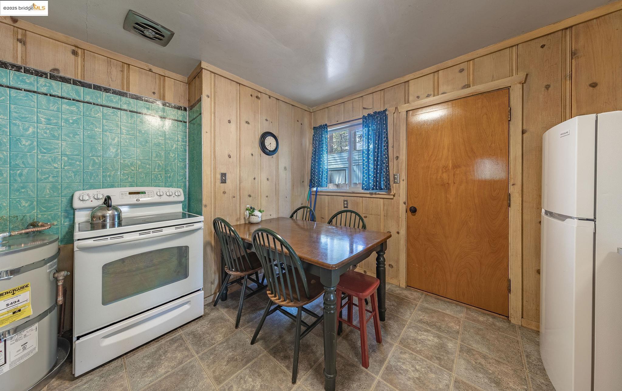 Detail Gallery Image 17 of 21 For 8368 Rainbow Ave, Kings Beach,  CA 96143 - 3 Beds | 2 Baths