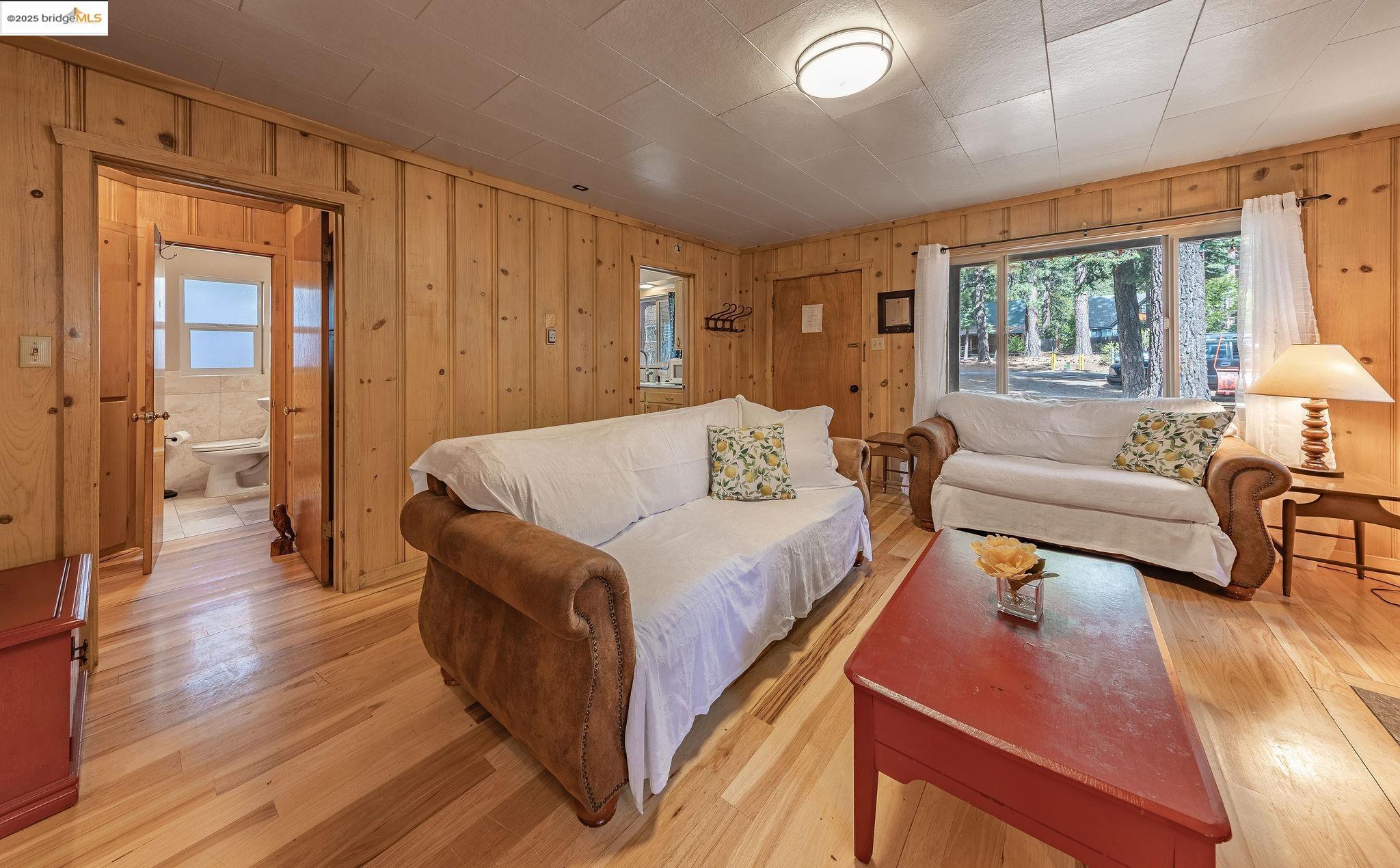 Detail Gallery Image 8 of 21 For 8368 Rainbow Ave, Kings Beach,  CA 96143 - 3 Beds | 2 Baths