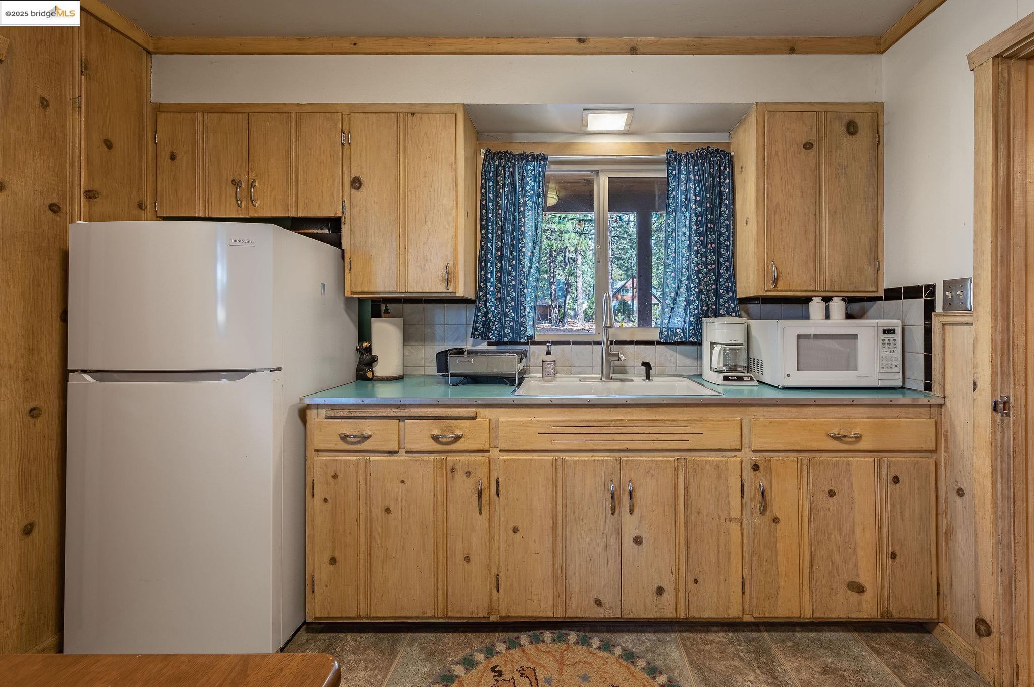 Detail Gallery Image 10 of 21 For 8368 Rainbow Ave, Kings Beach,  CA 96143 - 3 Beds | 2 Baths