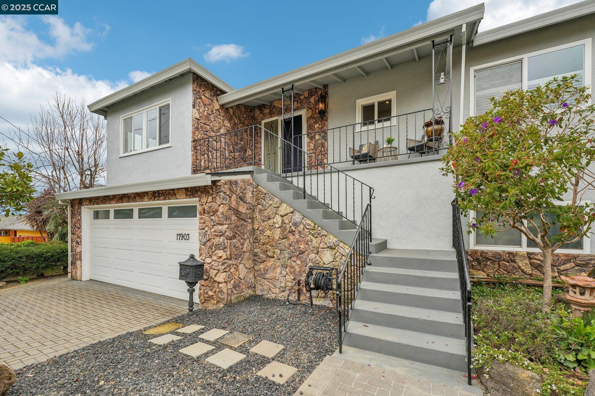 Detail Gallery Image 1 of 1 For 17903 Beardsley St, Castro Valley,  CA 94546 - 3 Beds | 3/1 Baths