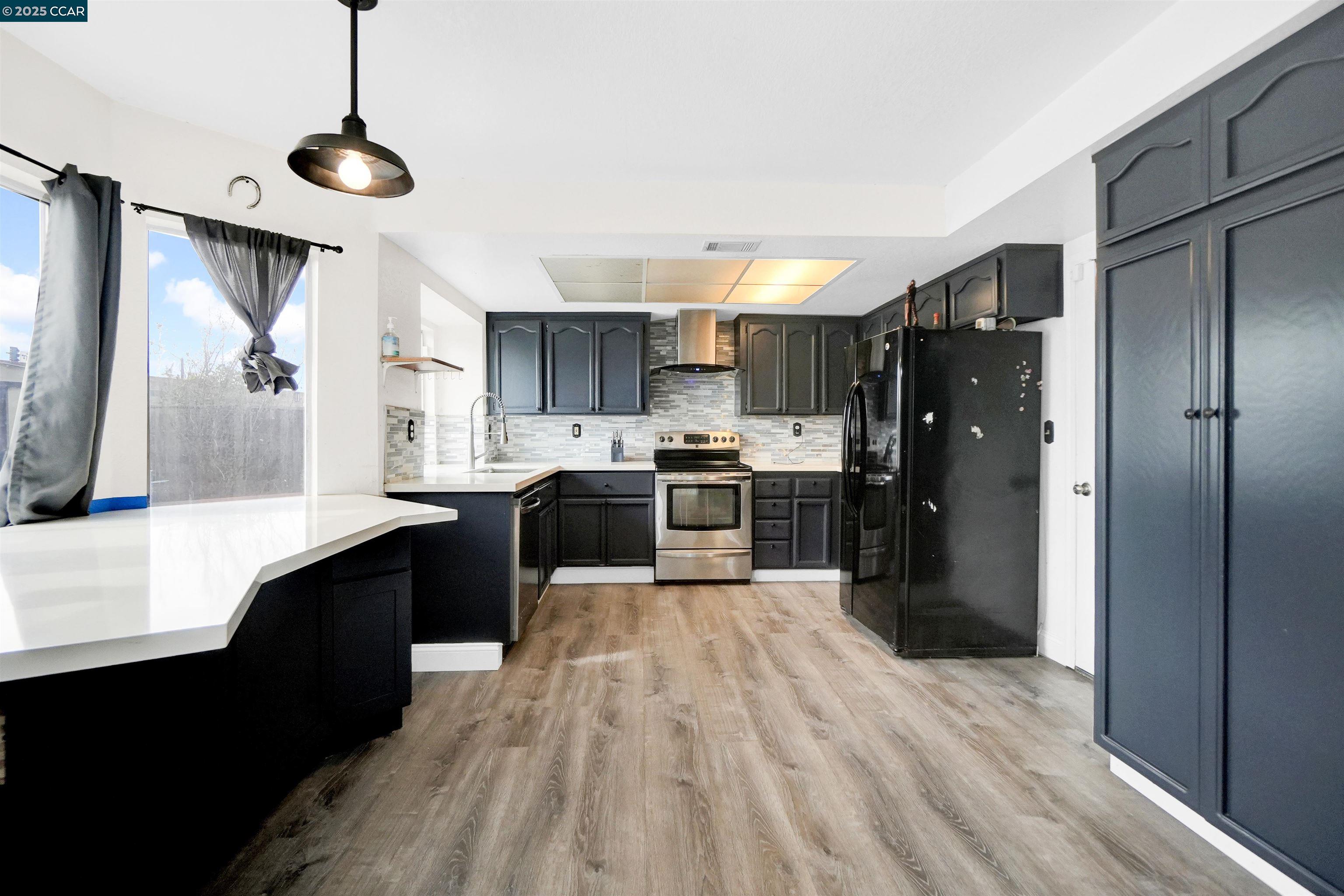 Detail Gallery Image 4 of 48 For 1974 Paradise Valley Ct, Tracy,  CA 95376 - 3 Beds | 2/1 Baths