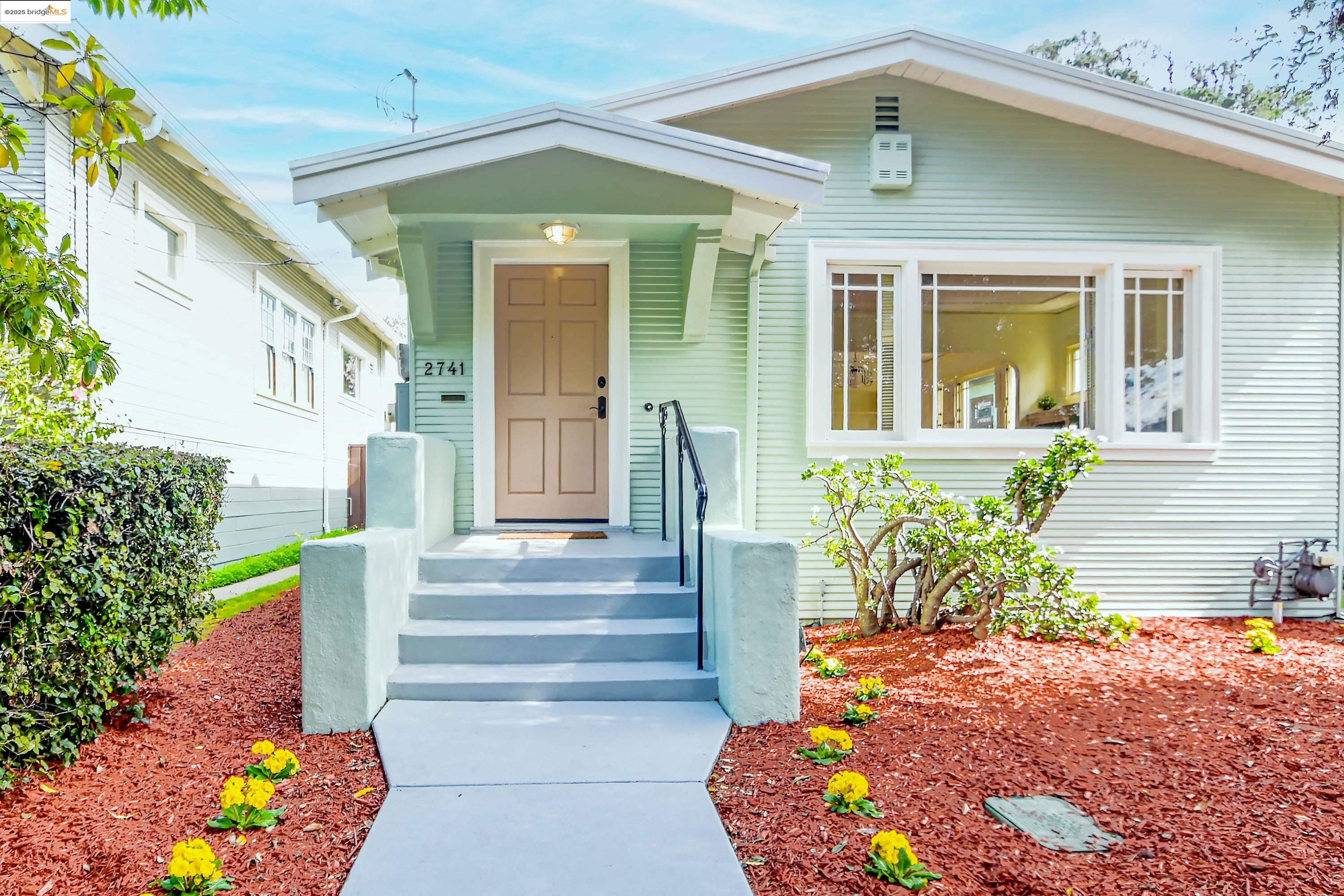 Detail Gallery Image 1 of 19 For 2741 Acton, Berkeley,  CA 94702 - 2 Beds | 1 Baths
