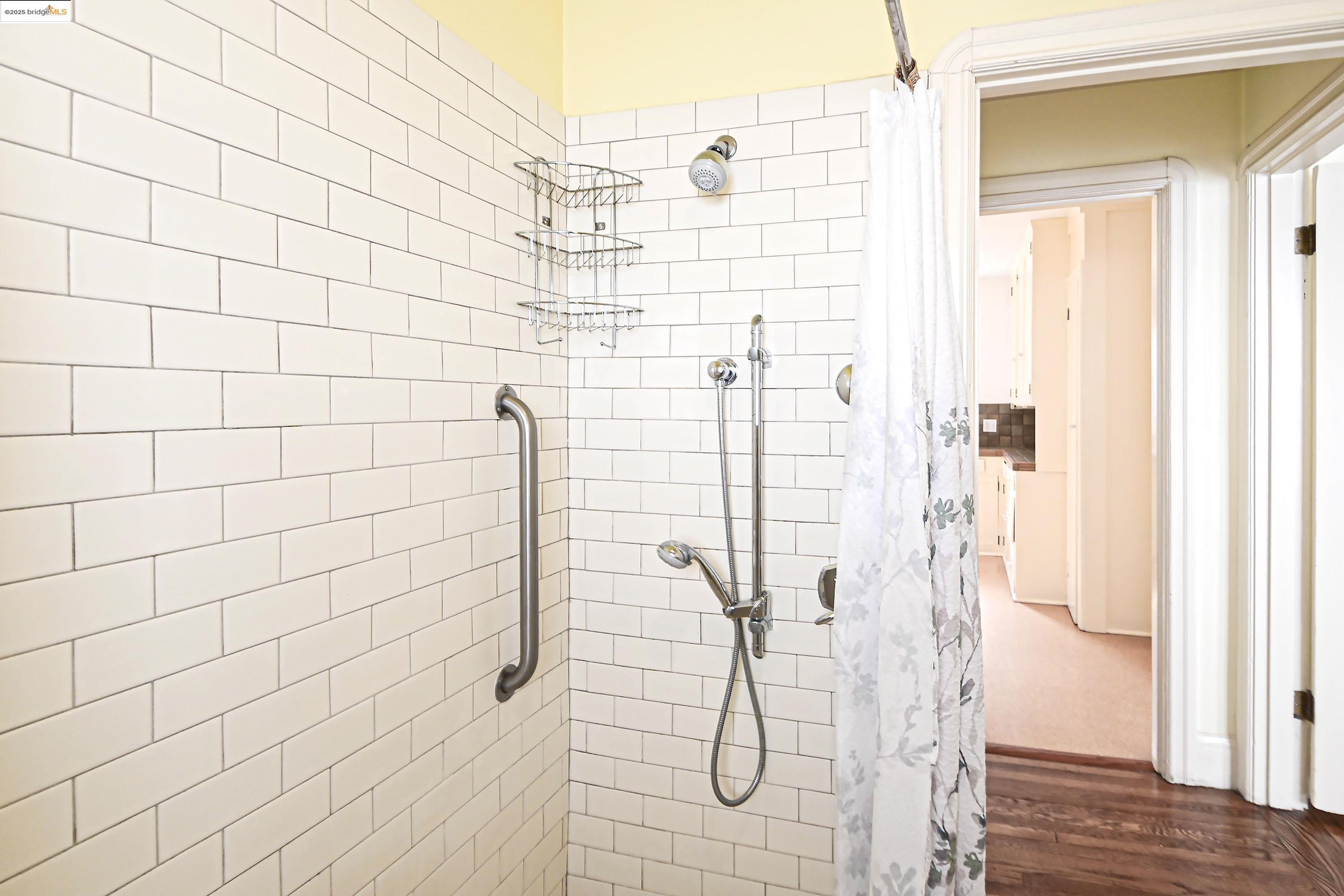 Detail Gallery Image 14 of 19 For 2741 Acton, Berkeley,  CA 94702 - 2 Beds | 1 Baths