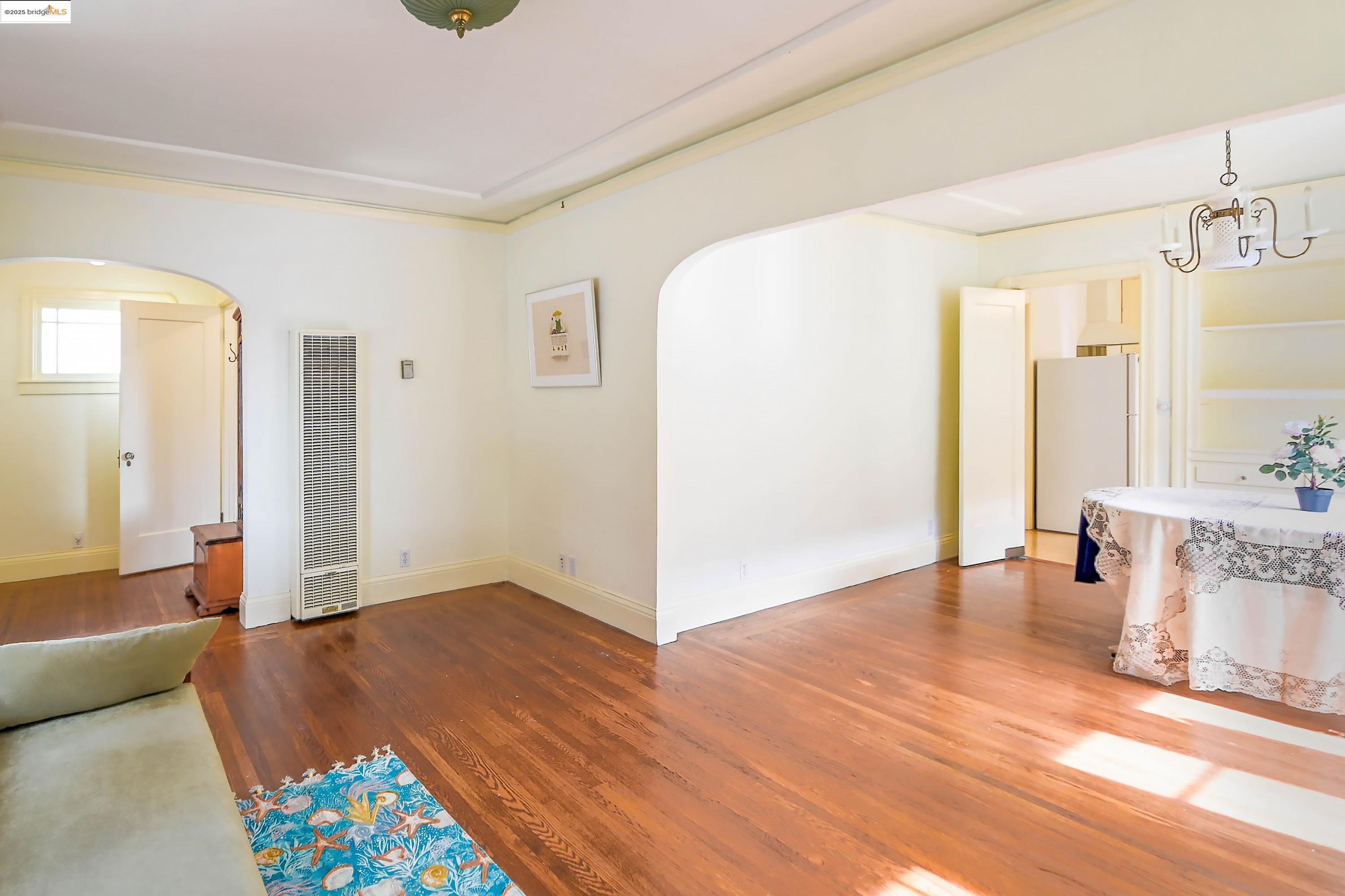 Detail Gallery Image 7 of 19 For 2741 Acton, Berkeley,  CA 94702 - 2 Beds | 1 Baths