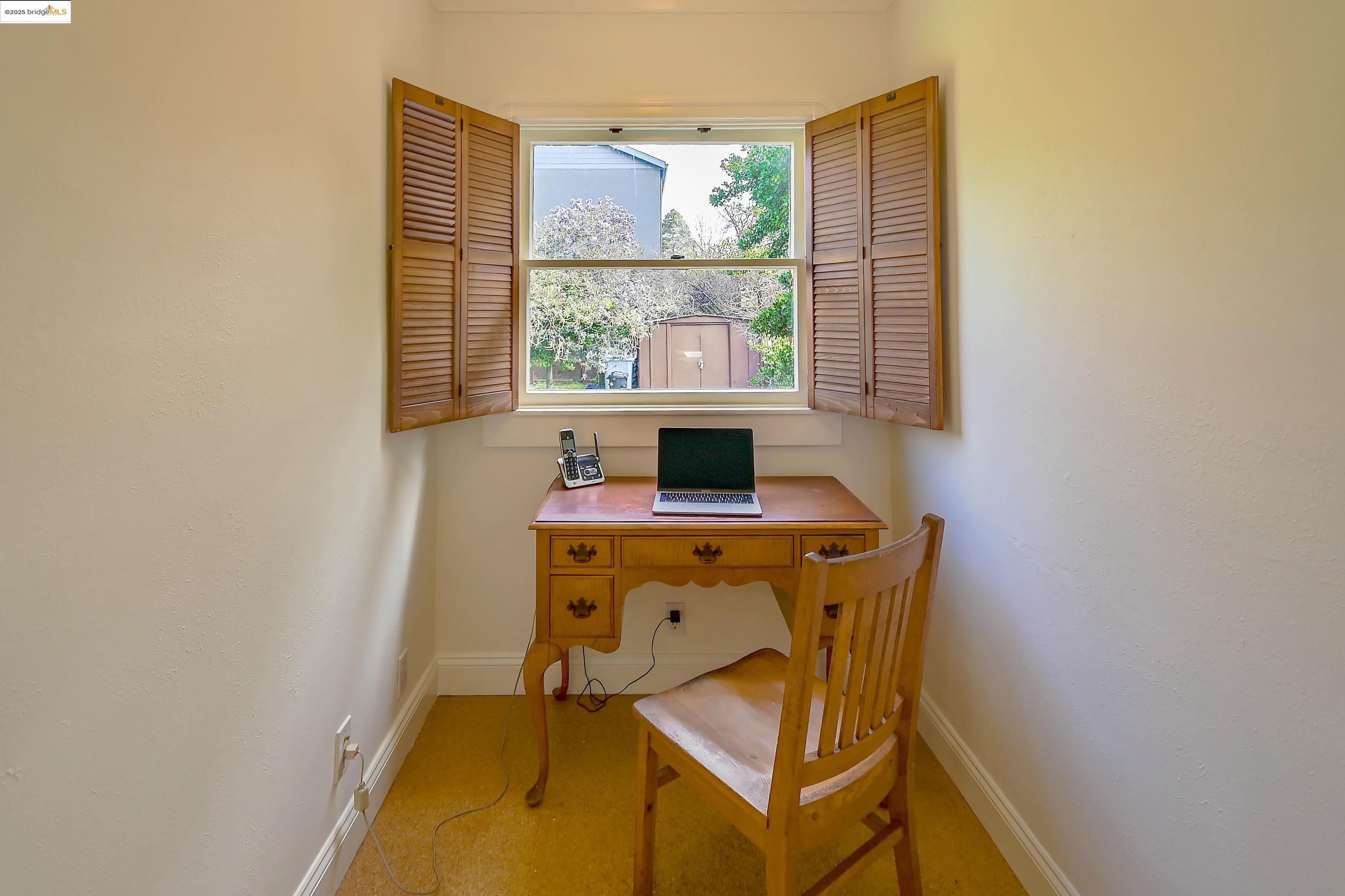 Detail Gallery Image 10 of 19 For 2741 Acton, Berkeley,  CA 94702 - 2 Beds | 1 Baths