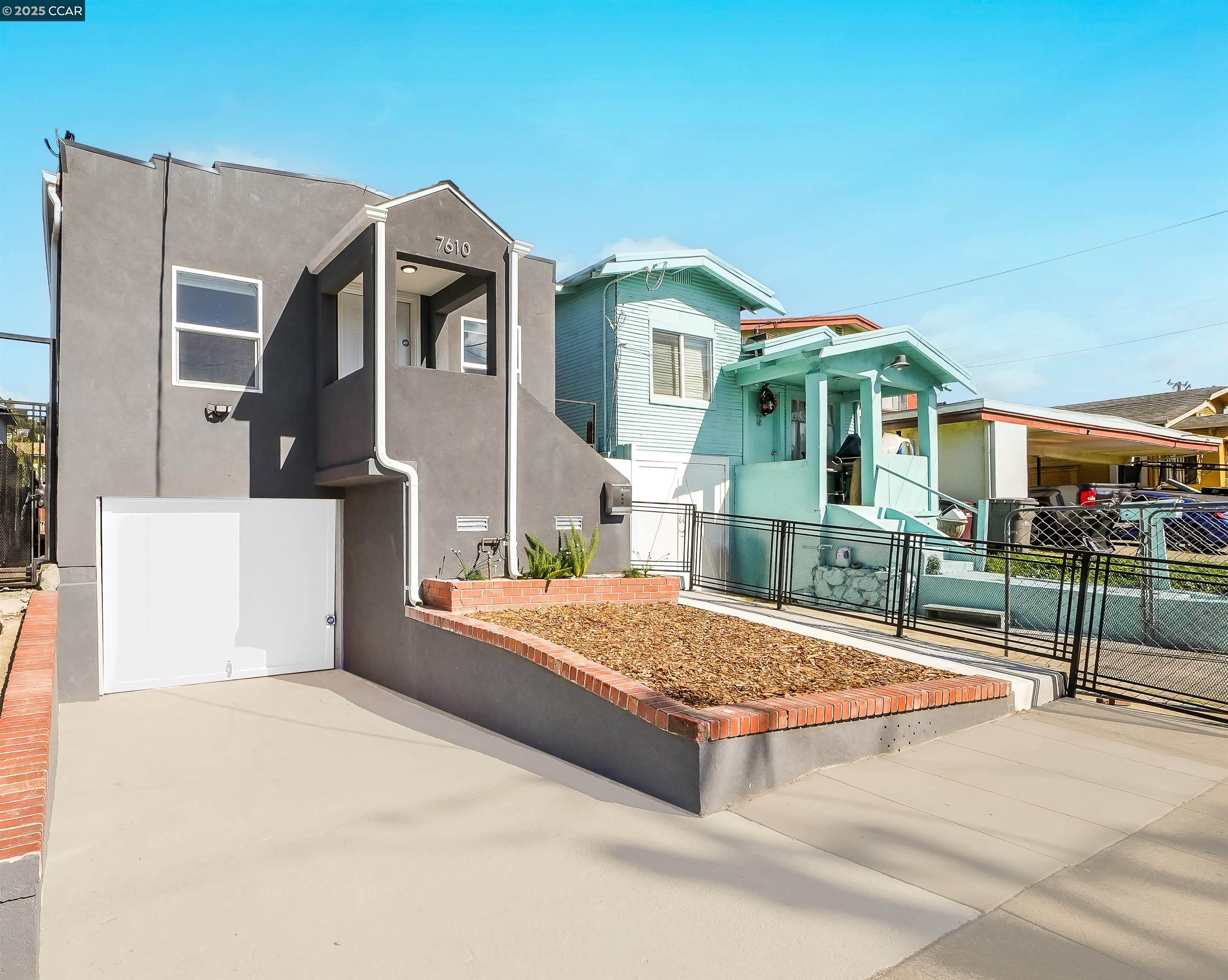 Detail Gallery Image 1 of 1 For 7610 Hillside St, Oakland,  CA 94605 - 2 Beds | 2 Baths