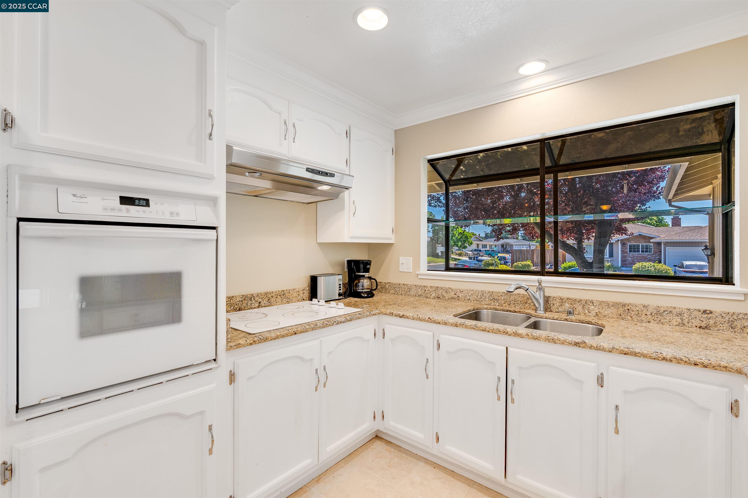 Detail Gallery Image 14 of 51 For 956 Chalet Dr, Concord,  CA 94518 - 3 Beds | 2 Baths