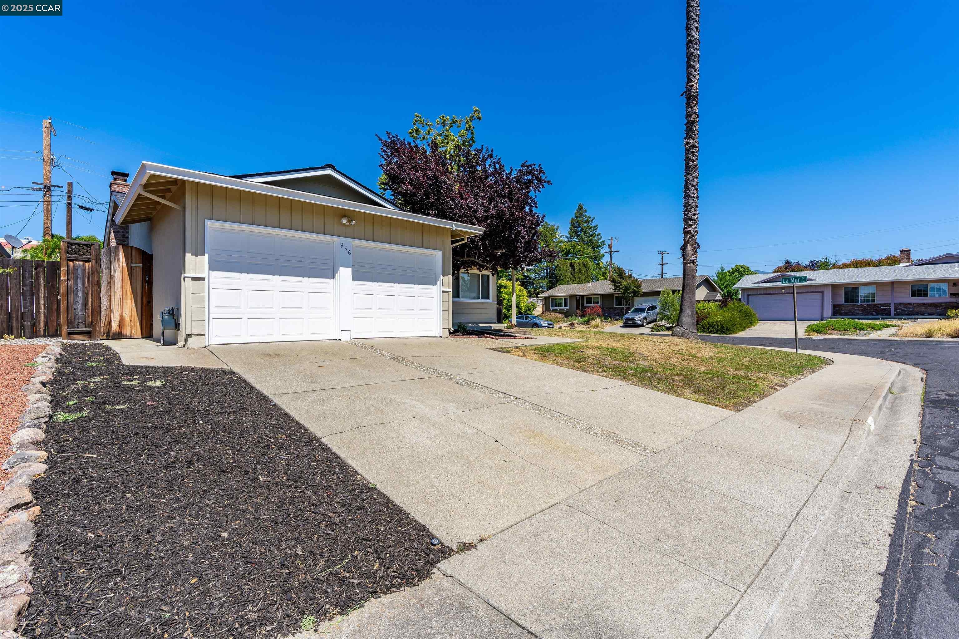 Detail Gallery Image 3 of 51 For 956 Chalet Dr, Concord,  CA 94518 - 3 Beds | 2 Baths