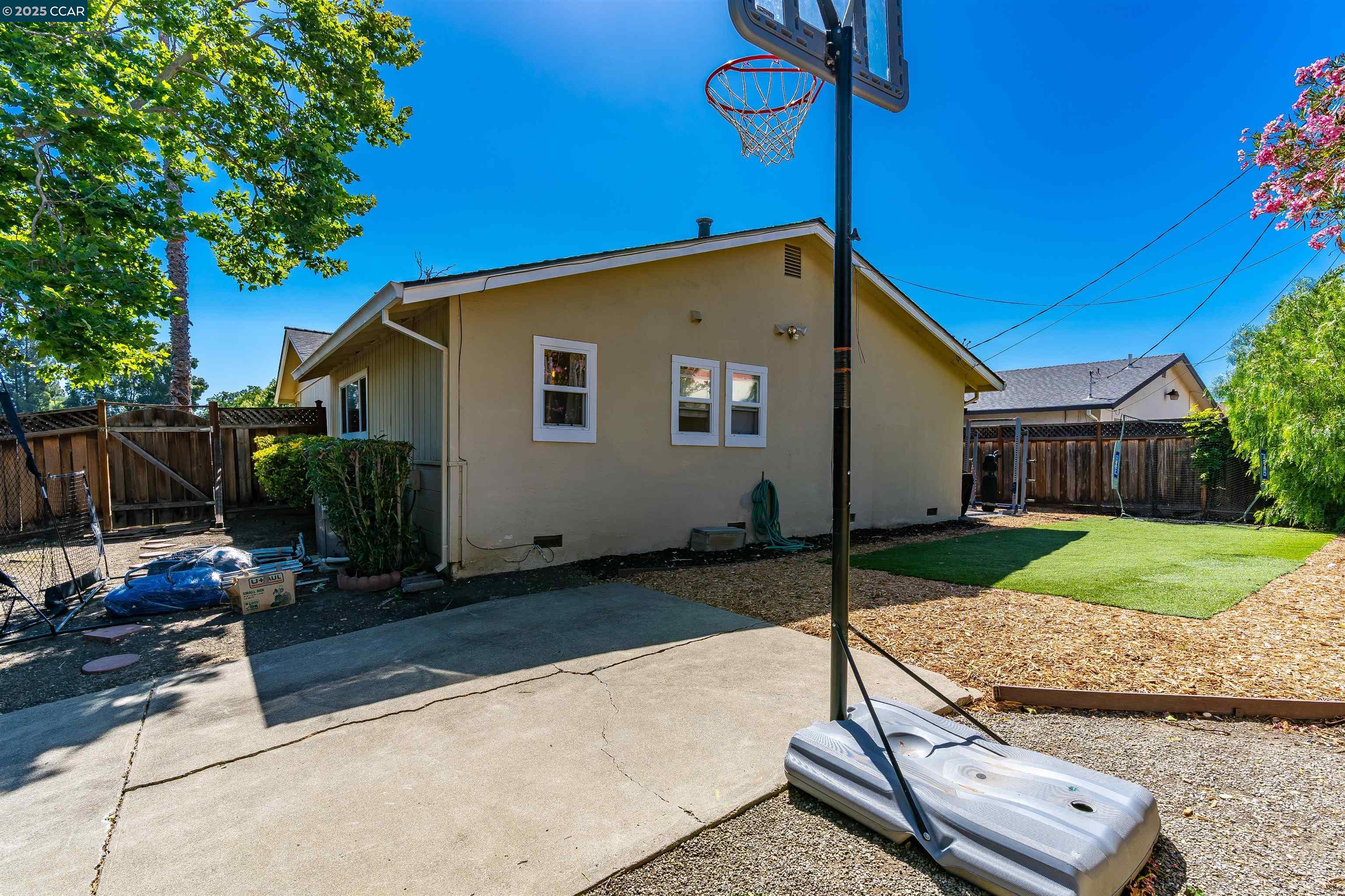 Detail Gallery Image 35 of 51 For 956 Chalet Dr, Concord,  CA 94518 - 3 Beds | 2 Baths