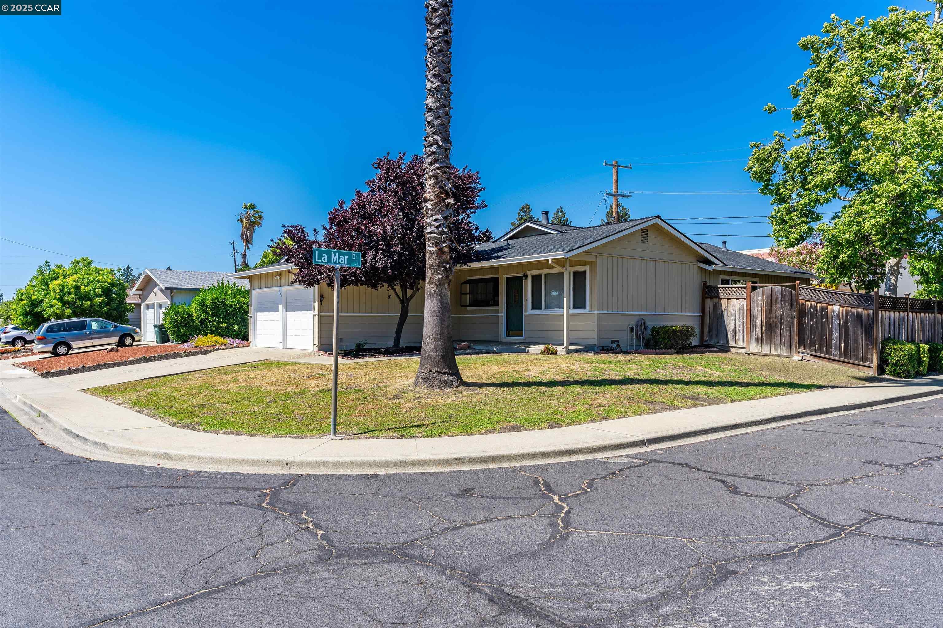 Detail Gallery Image 4 of 51 For 956 Chalet Dr, Concord,  CA 94518 - 3 Beds | 2 Baths