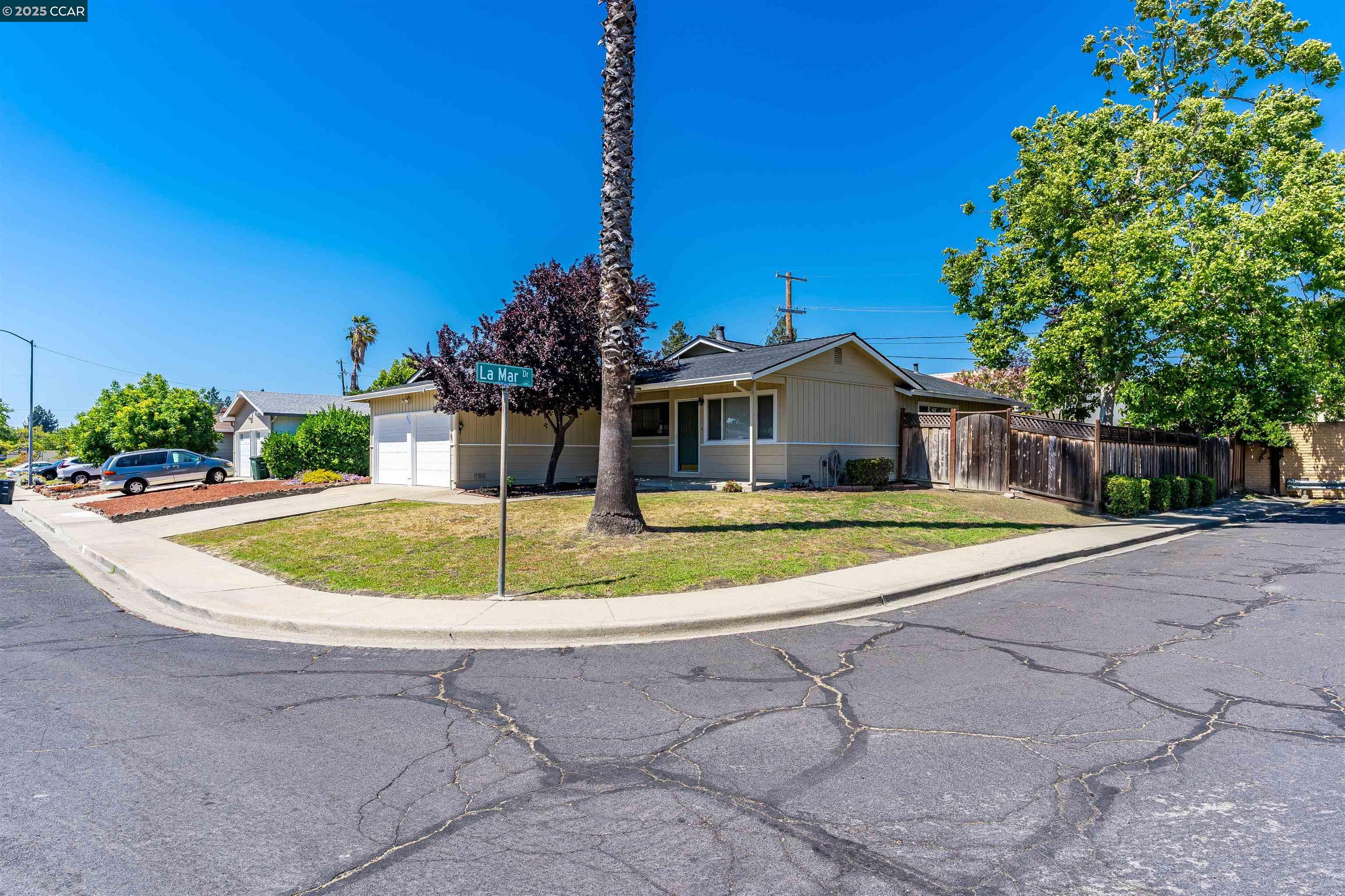 Detail Gallery Image 5 of 51 For 956 Chalet Dr, Concord,  CA 94518 - 3 Beds | 2 Baths